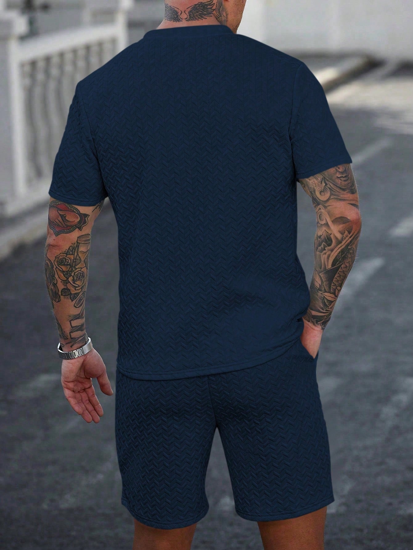 Conjunto Masculino Camiseta Com Aplicação E Shorts Com Bolso Conjunto Masculino Camiseta Com Aplicação E Shorts Com