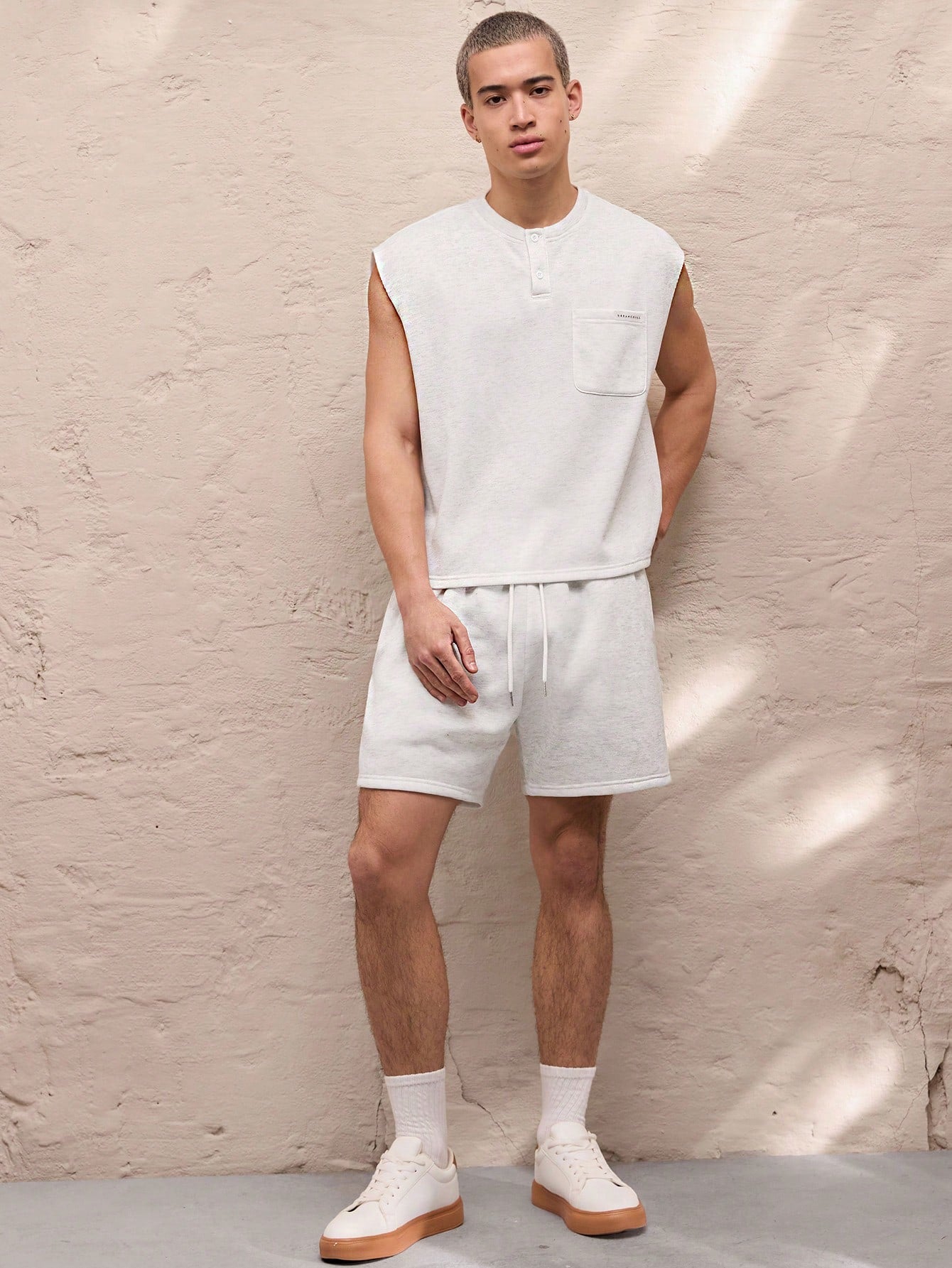 Conjunto Masculino Regata Tricotada Decote V E Shorts Cós Ajustável Conjunto Masculino Regata Tricotada Decote V E