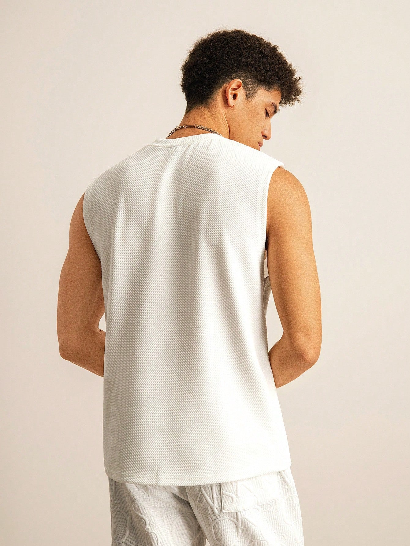 Camiseta Regata Masculina Alças Largas Detalhe Texturizado Camiseta Regata Masculina Alças Largas Detalhe Texturizado