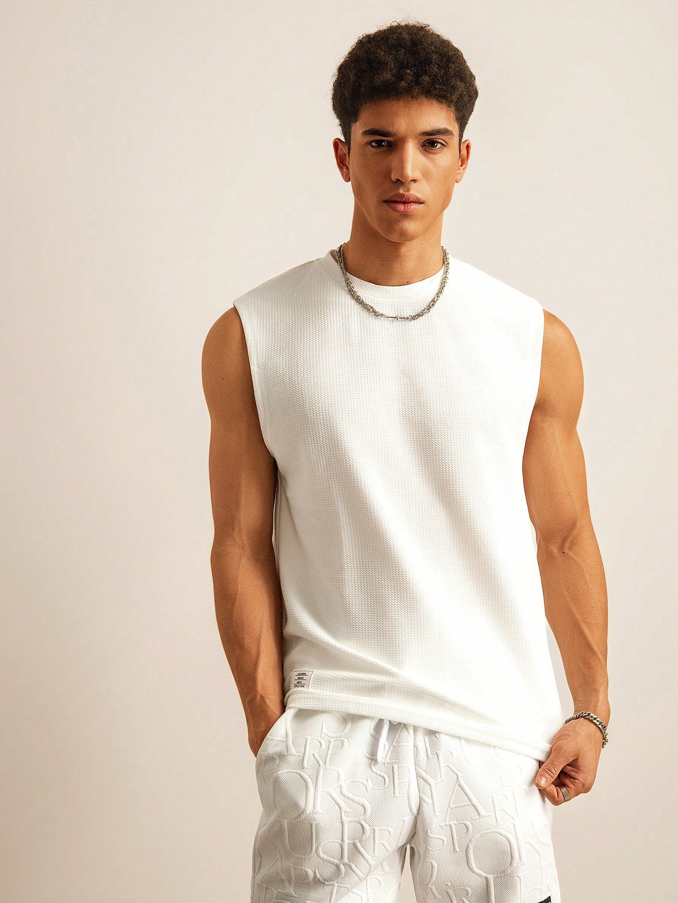 Camiseta Regata Masculina Alças Largas Detalhe Texturizado Camiseta Regata Masculina Alças Largas Detalhe Texturizado