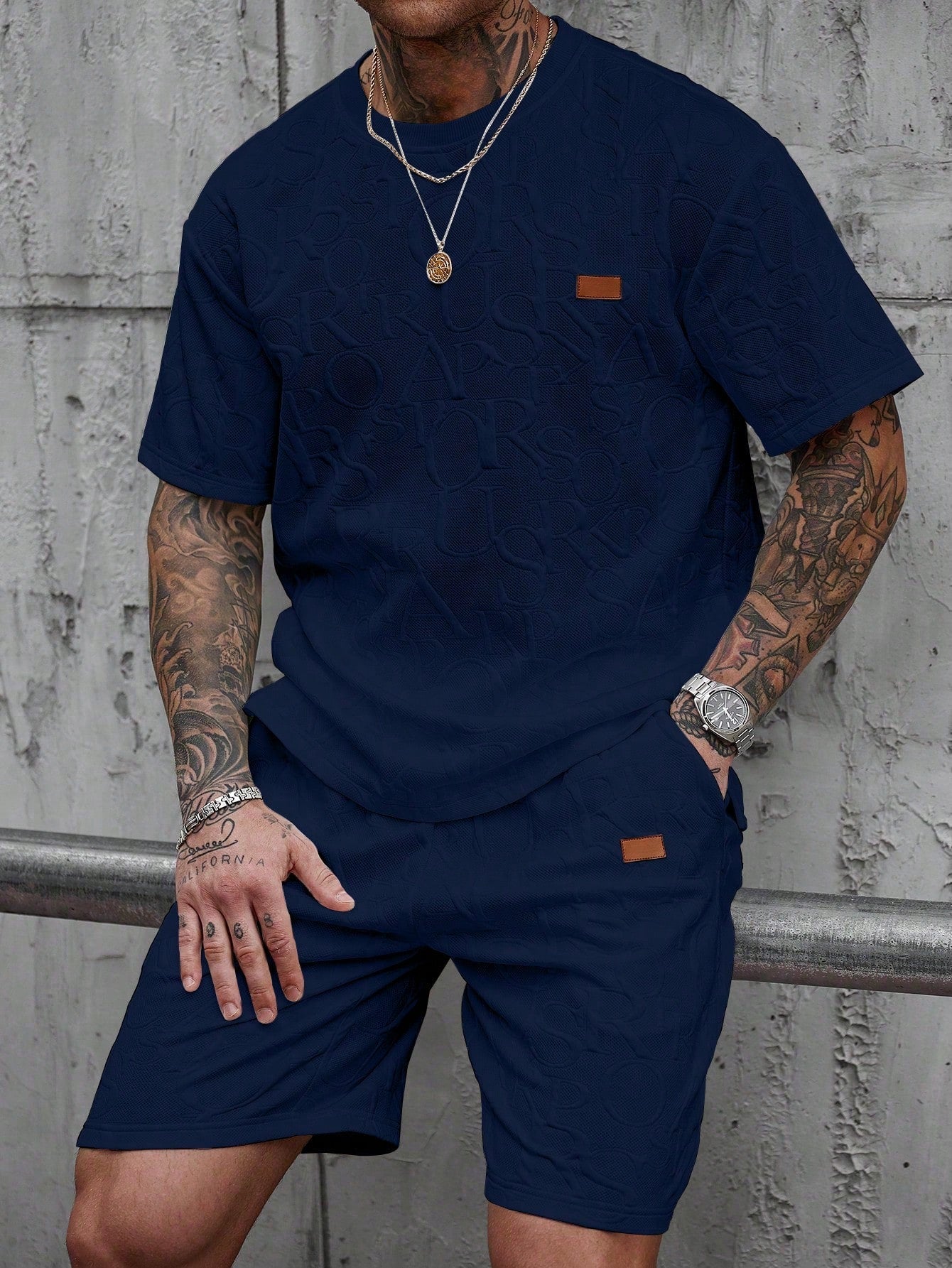 Conjunto Masculino Camiseta Lettering Relevo E Shorts Ajustáveis Azul Marinho / PP Conjunto Masculino Camiseta