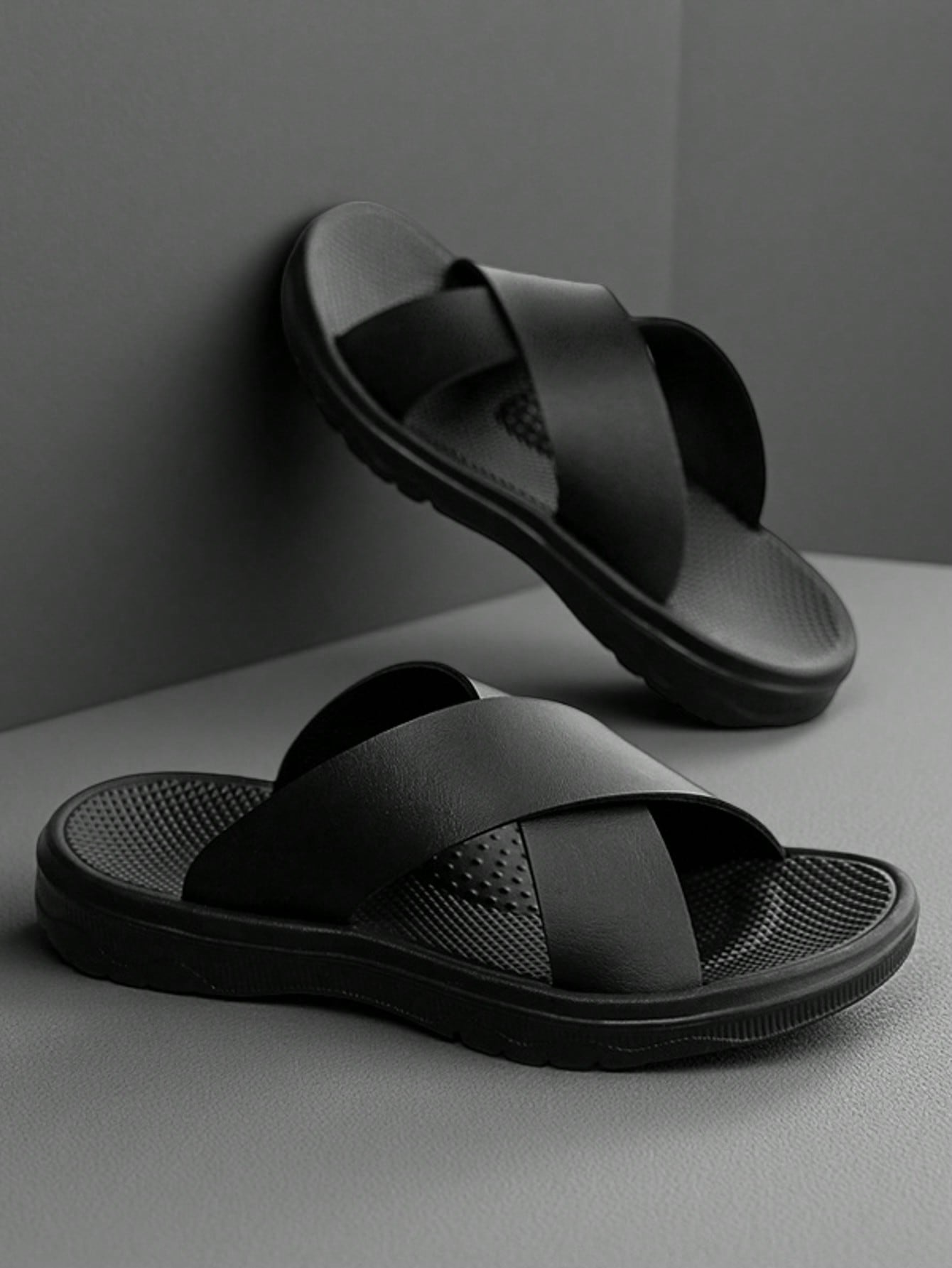 Chinelo Masculino Slide Cruzado Antiderrapante e Confortável Chinelo Masculino Slide Cruzado Antiderrapante e