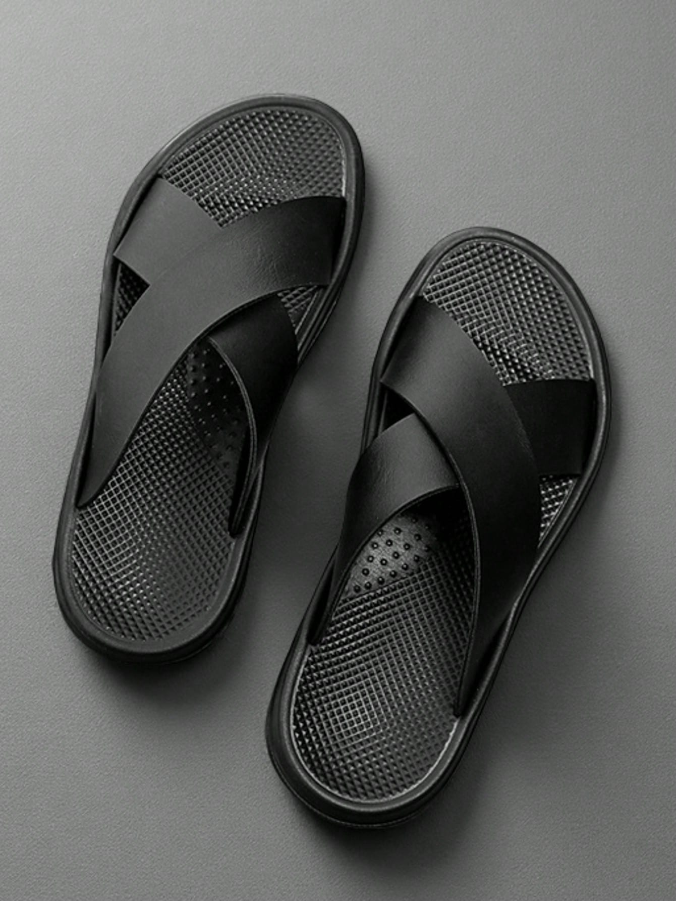 Chinelo Masculino Slide Cruzado Antiderrapante e Confortável Chinelo Masculino Slide Cruzado Antiderrapante e