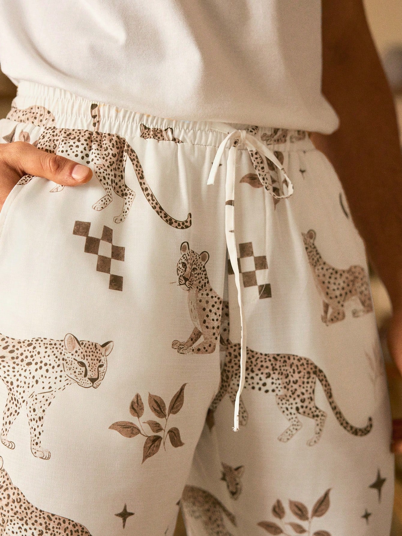 Shorts Masculino Casual Com Tecido Listrado E Cós Ajustável Shorts Masculino Casual Com Tecido Listrado E Cós Ajustável