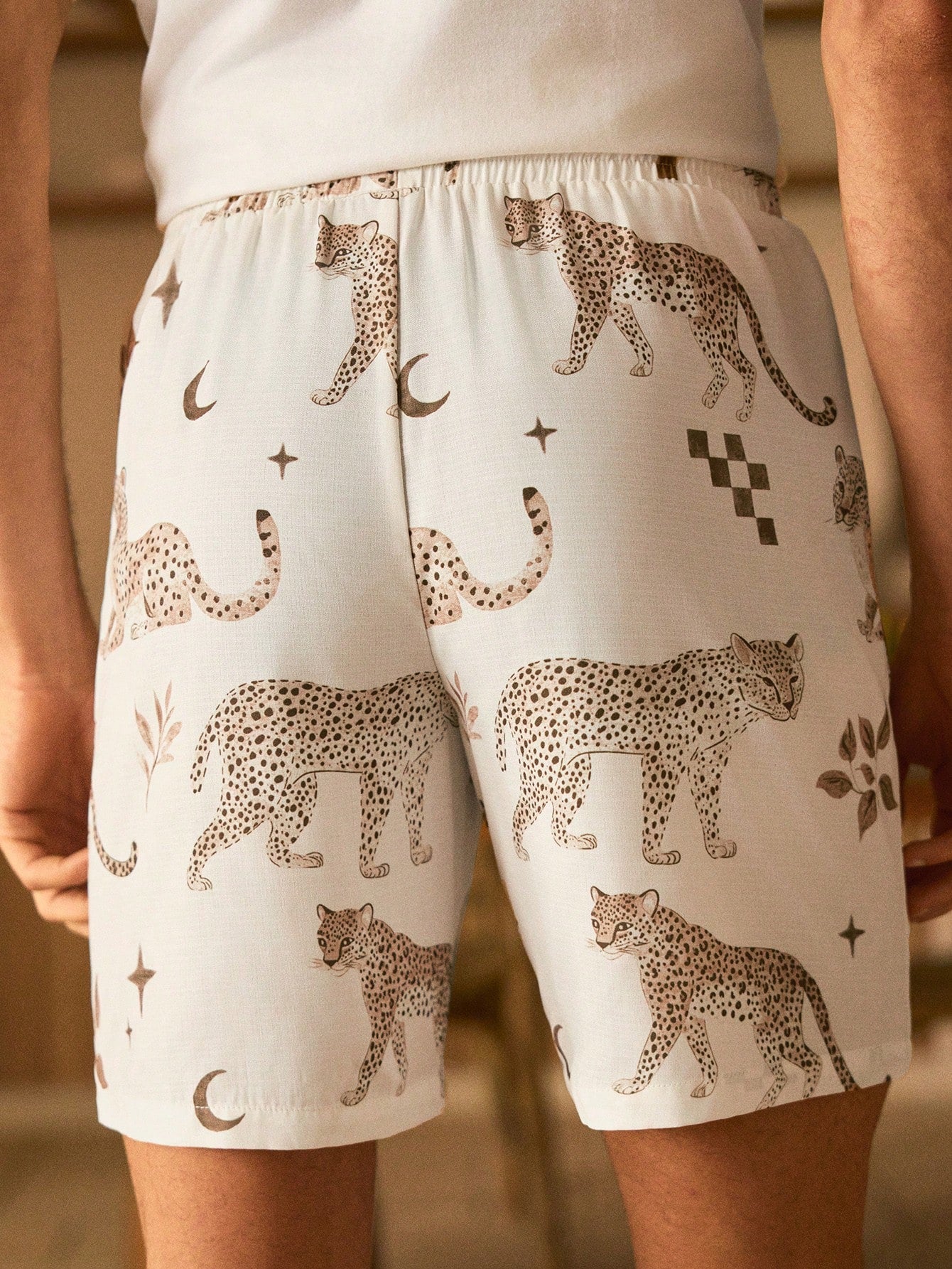 Shorts Masculino Casual Com Tecido Listrado E Cós Ajustável Shorts Masculino Casual Com Tecido Listrado E Cós Ajustável