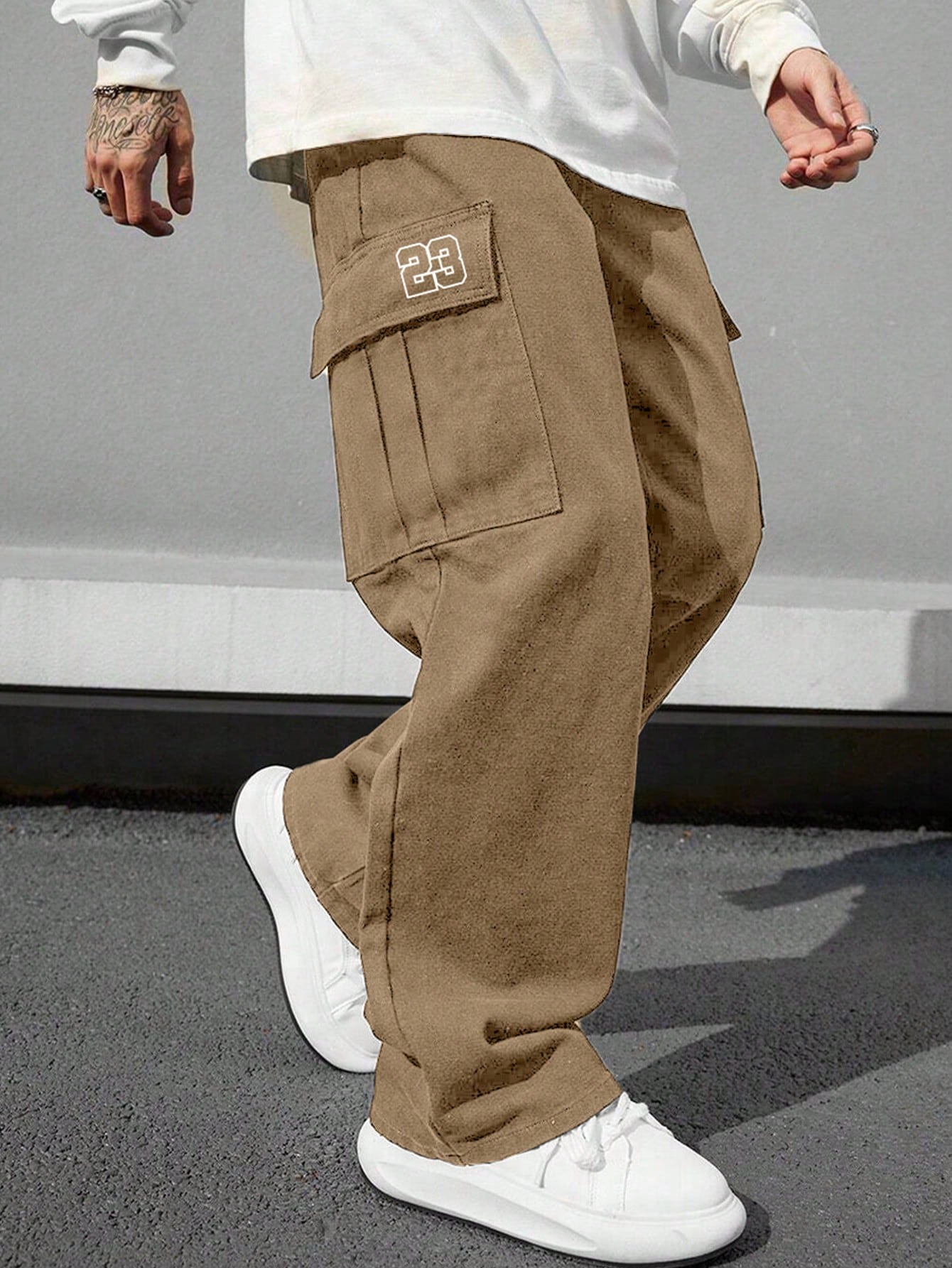 Calça Masculina Cargo Wide Leg Com Patch Bordado Caqui / PP Calça Masculina Cargo Wide Leg Com Patch Bordado