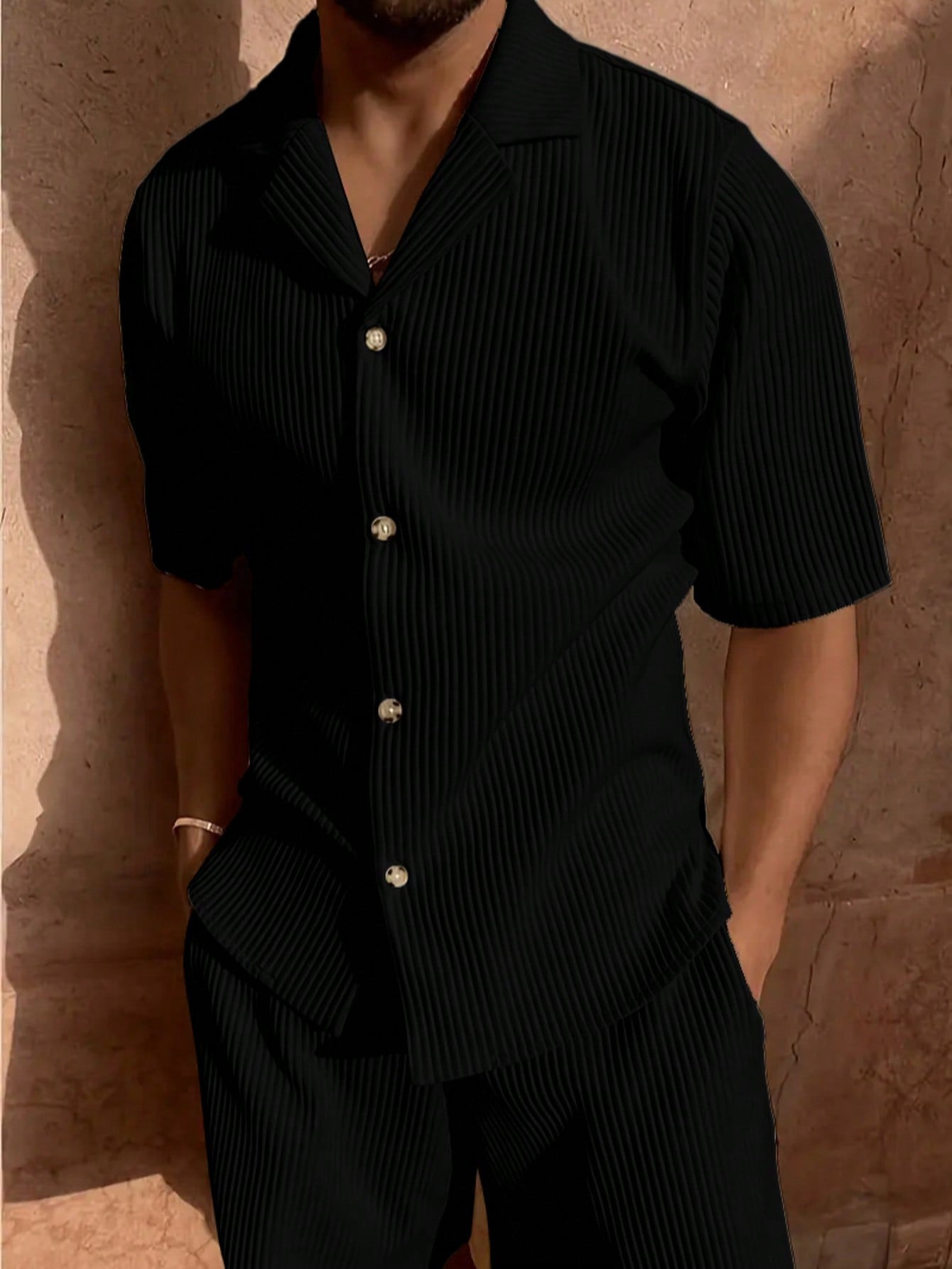 Conjunto Masculino Camisa Texturizada Gola Lapela E Shorts Com Cordão Preto / PP Conjunto Masculino Camisa Texturizada