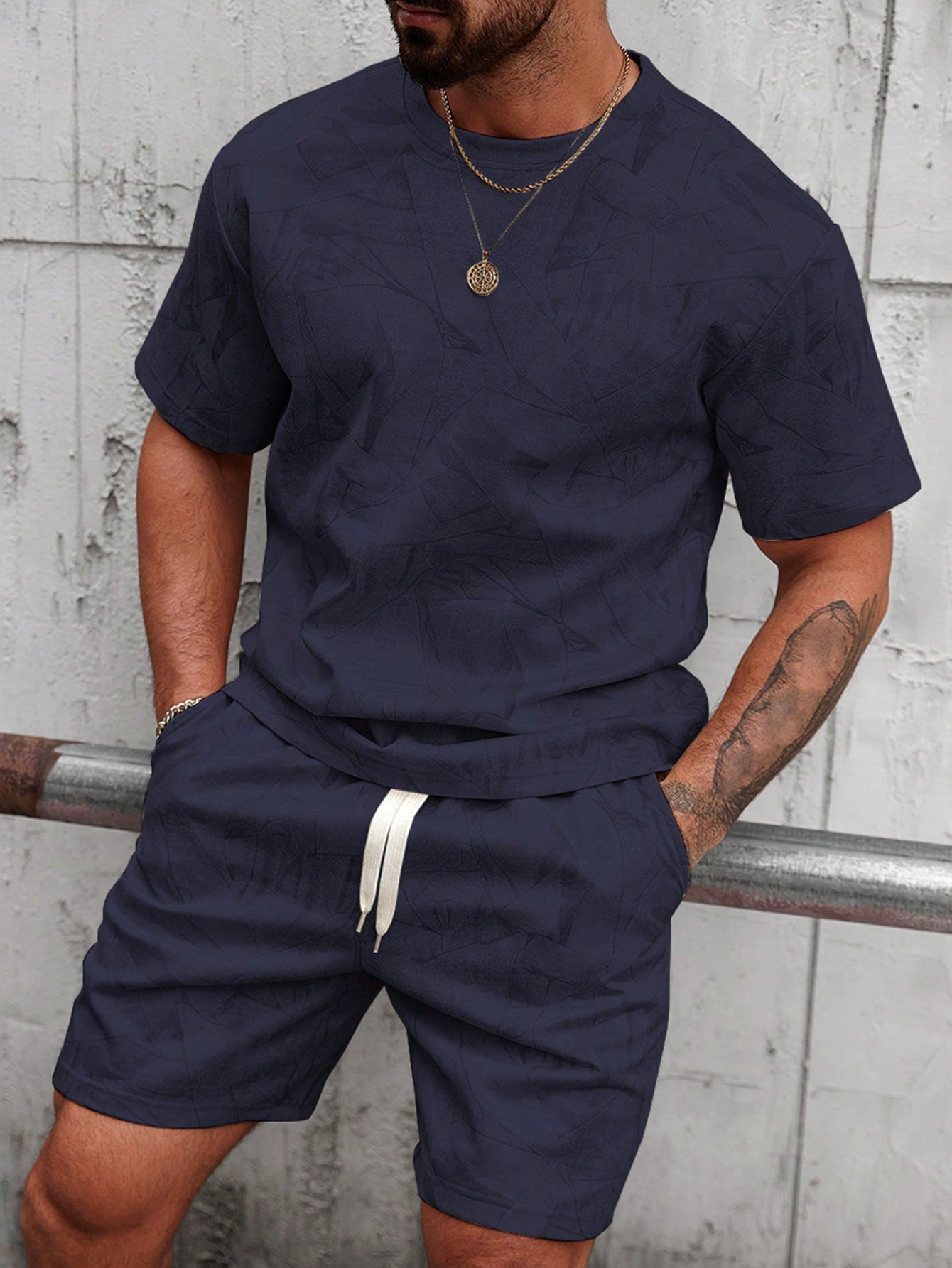 Conjunto Masculino Camiseta Estampa Total E Shorts Cós Ajustável Azul Marinho / PP Conjunto Masculino Camiseta Estampa