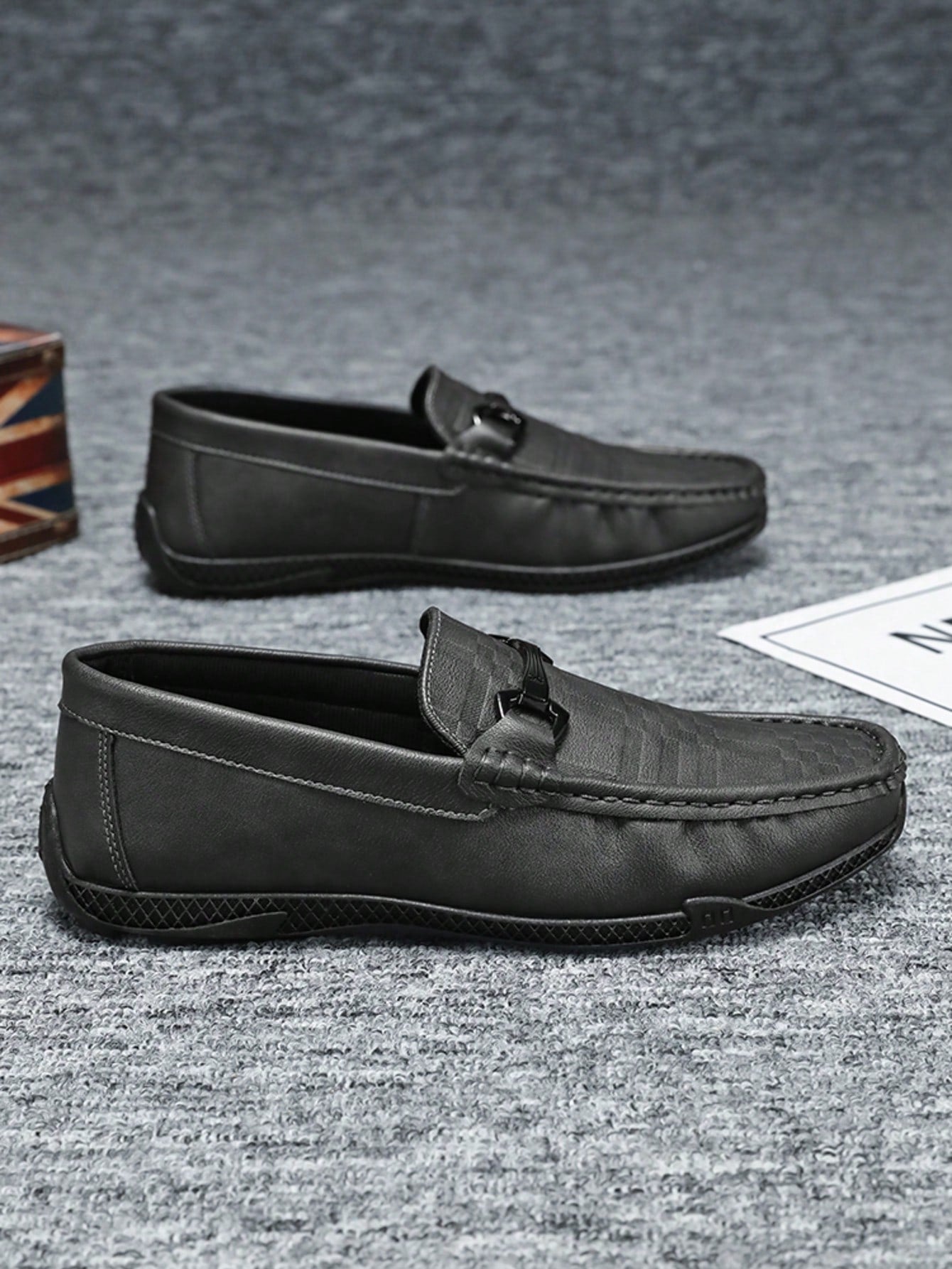 Mocassim Masculino Texturizado Fivela Casual Elegante Mocassim Masculino Texturizado Elegante Com Detalhe Metálico