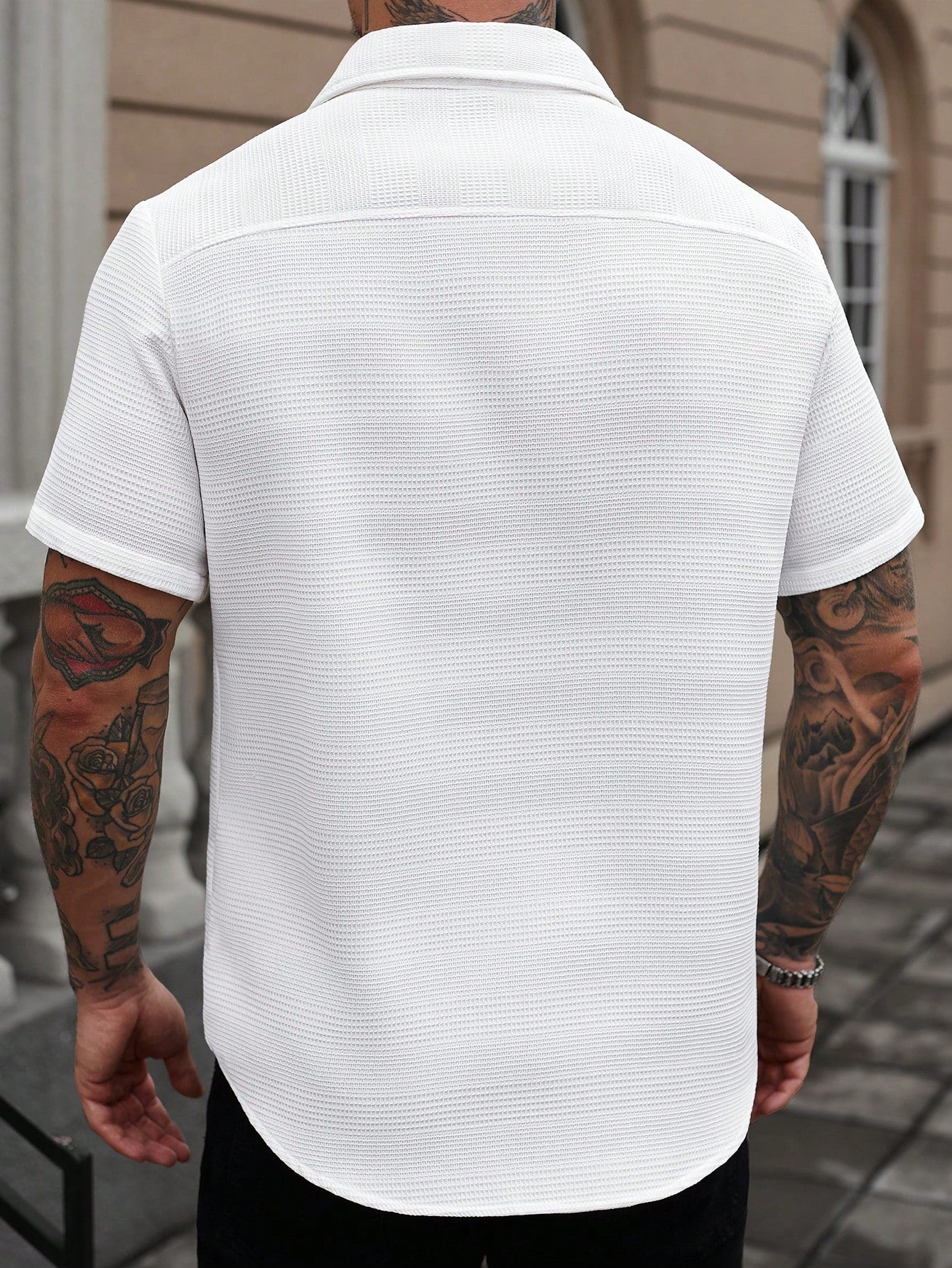 Camisa Masculina De Botão Textura Fina Botões Contrastantes Camisa Masculina De Botão Textura Fina Botões Contrastantes