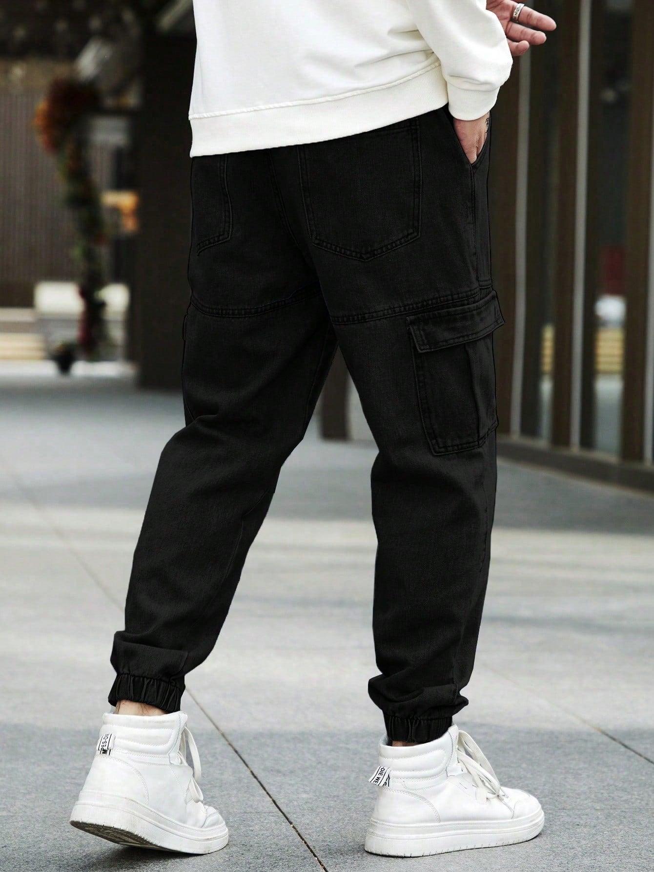 Calça Masculina Cargo Jogger Com Bolsos Laterais E Cordão Ajustável Calça Masculina Cargo Jogger Com Bolsos Laterais E