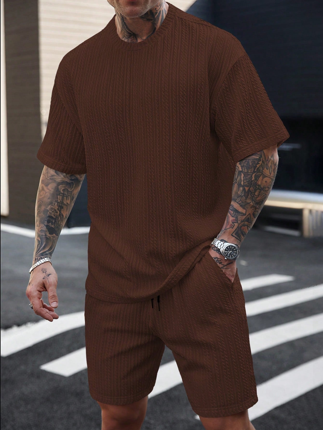 Conjunto Masculino Camiseta Texturizada Ombro Caído E Shorts Casuais Conjunto Masculino Camiseta Texturizada Ombro