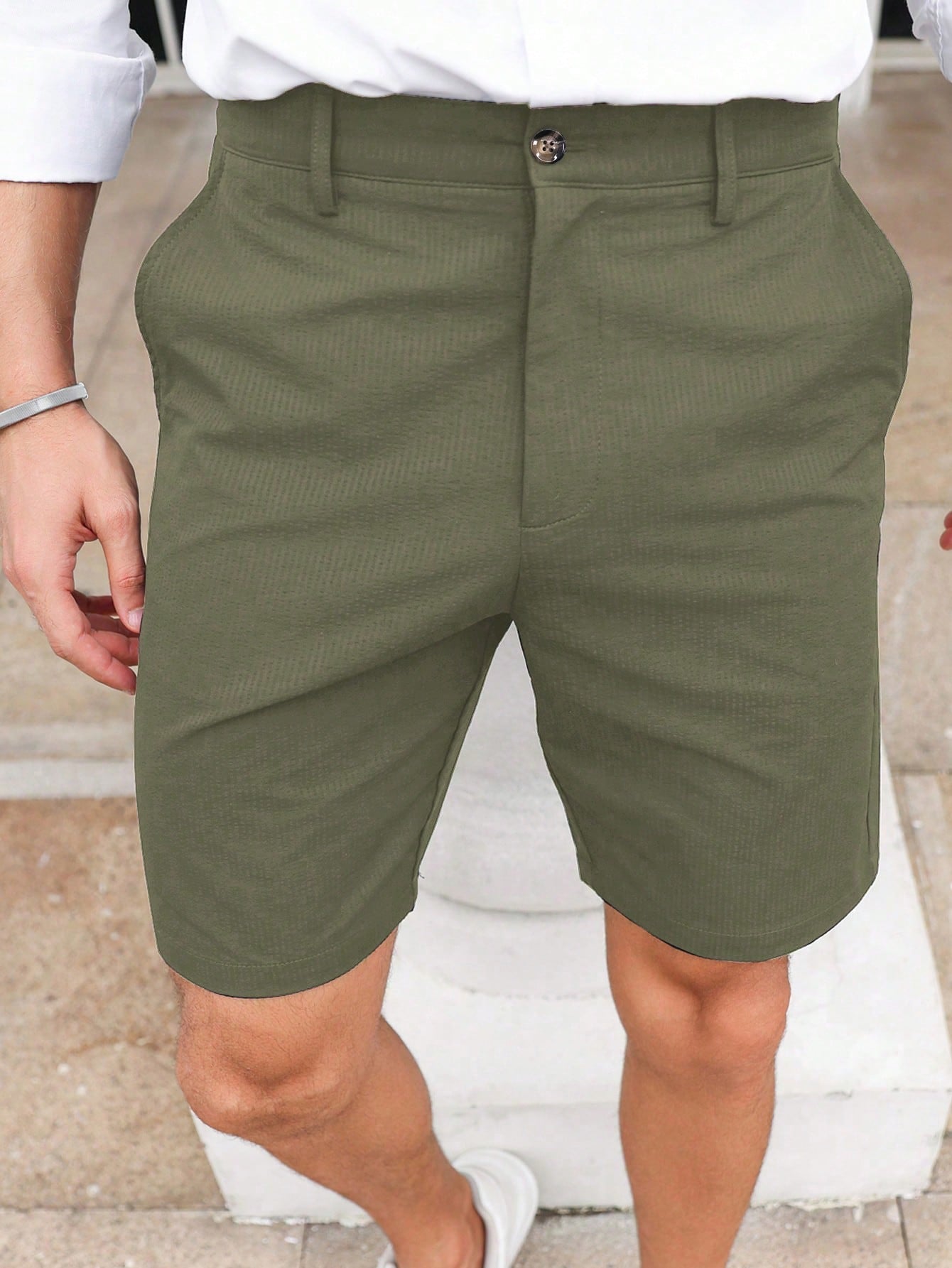 Shorts Masculino Slim Fit Com Bolsos Laterais E Estilo Casual Shorts Masculino Slim Fit Com Bolsos Laterais E Estilo