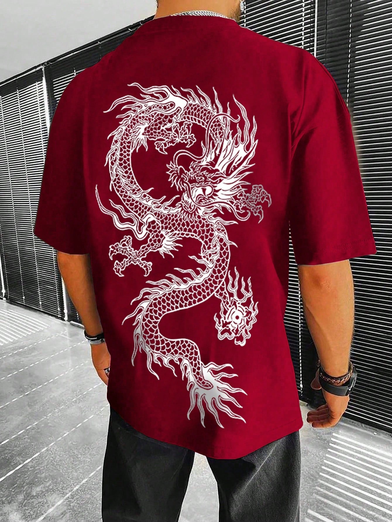 Camiseta Masculina Oversized Estampa De Dragão Urbana Vinho / PP Camiseta Masculina Oversized Estampa De Dragão Urbana