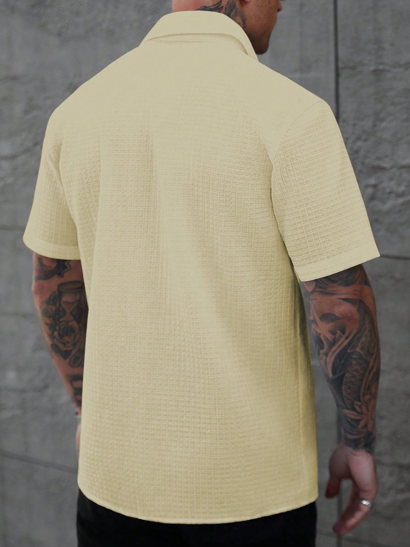 Camisa Masculina De Botão Textura Minimalista Botões Contrastantes Camisa Masculina De Botão Textura Minimalista Botões