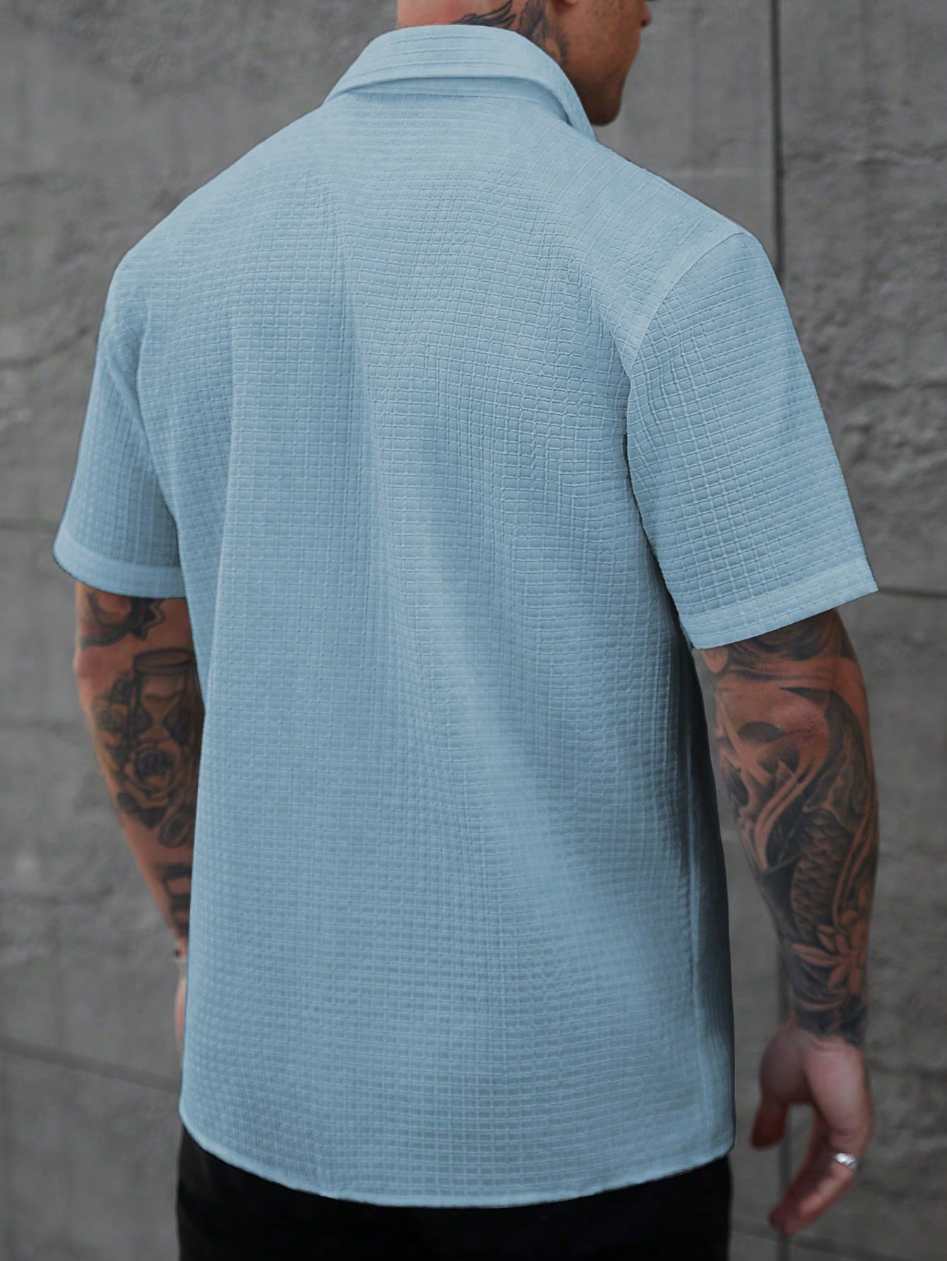 Camisa Masculina De Botão Textura Minimalista Botões Contrastantes Camisa Masculina De Botão Textura Minimalista Botões