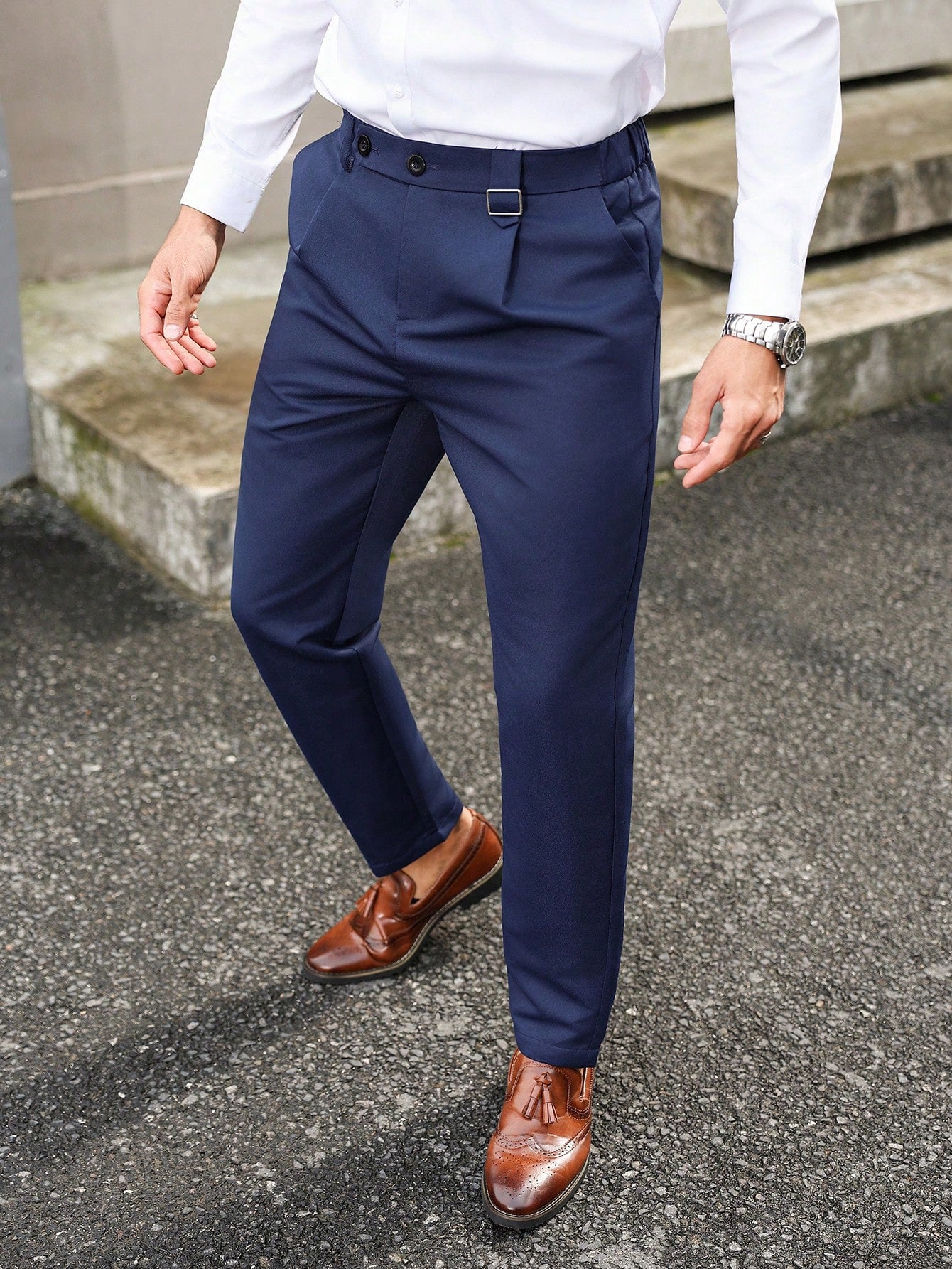 Calça Masculina Alfaiataria Com Pregas Frontais E Cinto Integrado Azul Marinho / PP Calça Masculina Alfaiataria Com