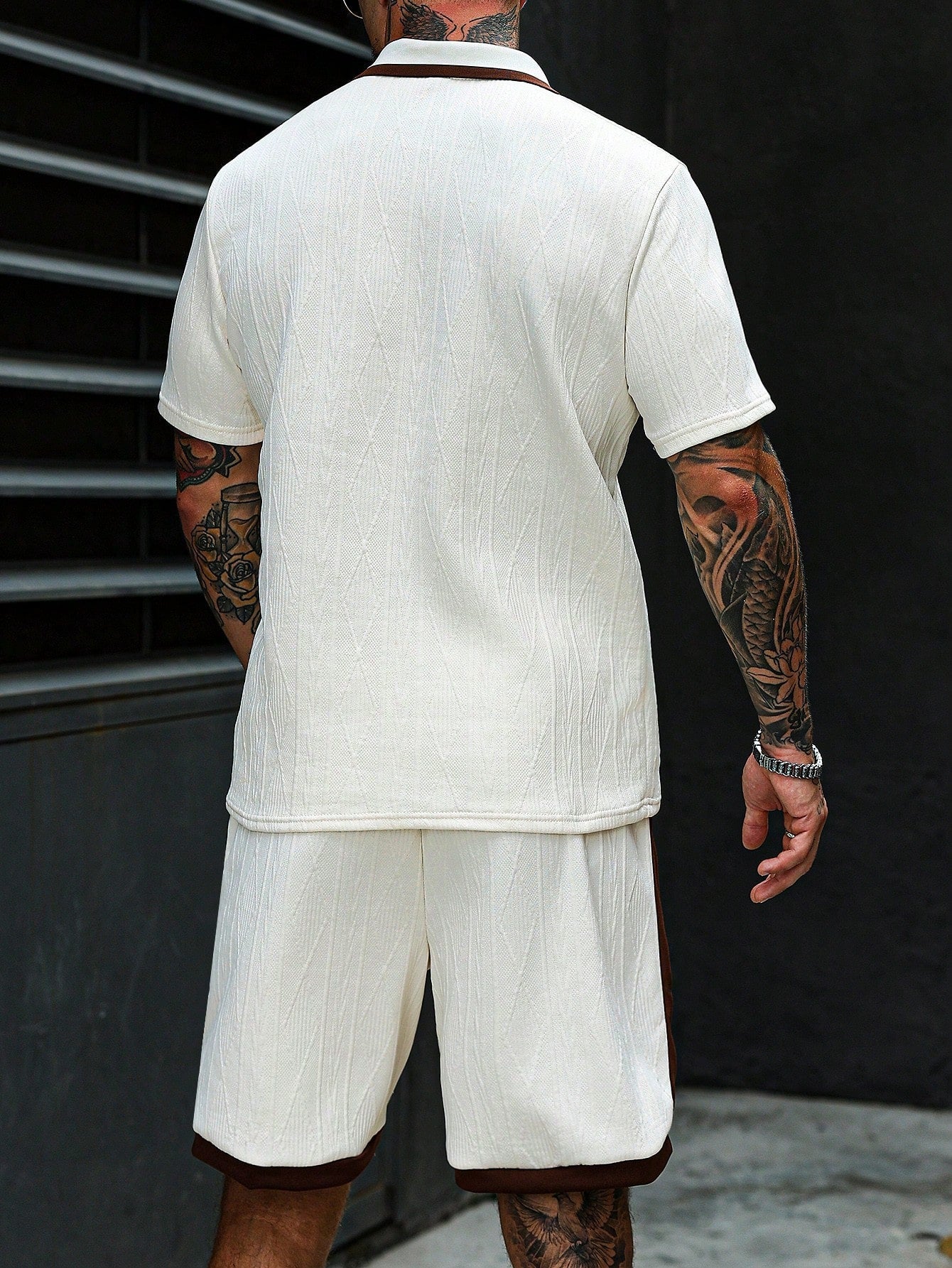 Conjunto Masculino Polo Texturizada E Shorts Com Listras Conjunto Masculino Polo Texturizada E Shorts Com Listras