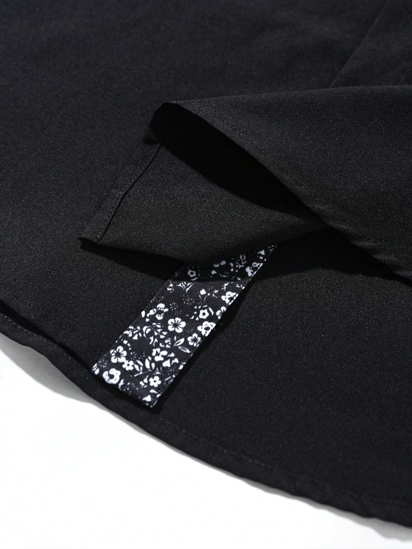 Conjunto Masculino Camisa Manga Curta E Bermuda Com Estampa Floral Conjunto Masculino Camisa Manga Curta E Bermuda Com