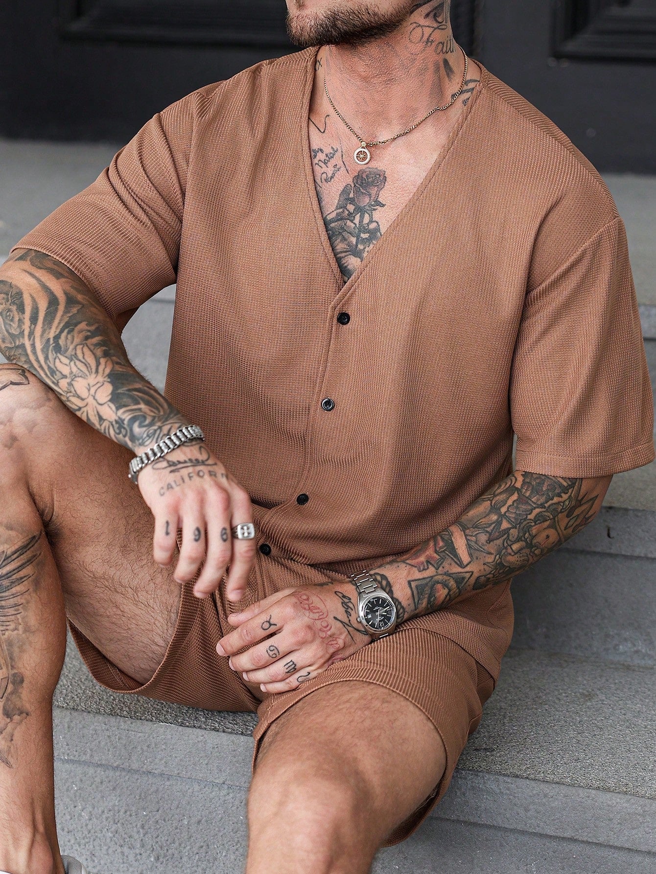 Conjunto Masculino Camisa Texturizada Manga Curta E Shorts Casuais Conjunto Masculino Camisa Texturizada Manga Curta E