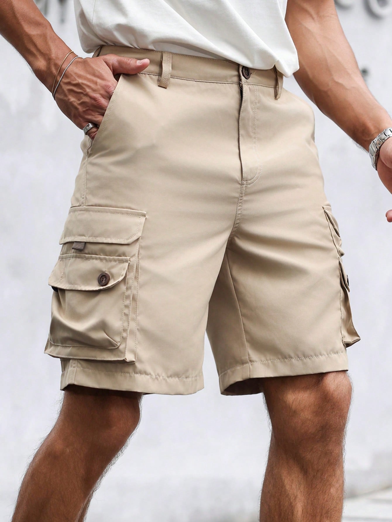 Shorts Masculino Cargo Com Bolsos Laterais Estruturados Shorts Masculino Cargo Com Bolsos Laterais Estruturados