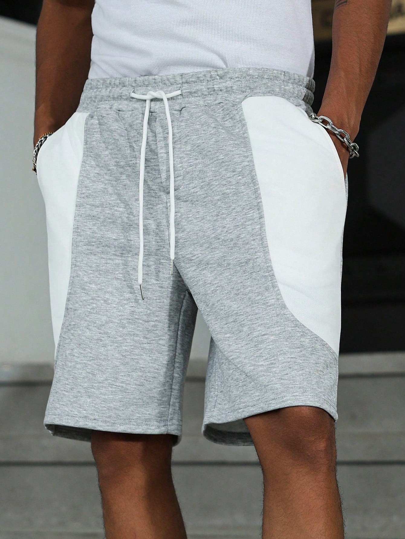 Shorts Masculino Casual Com Design Em Blocos E Cintura Ajustável Shorts Masculino Casual Com Design Em Blocos E Cintura