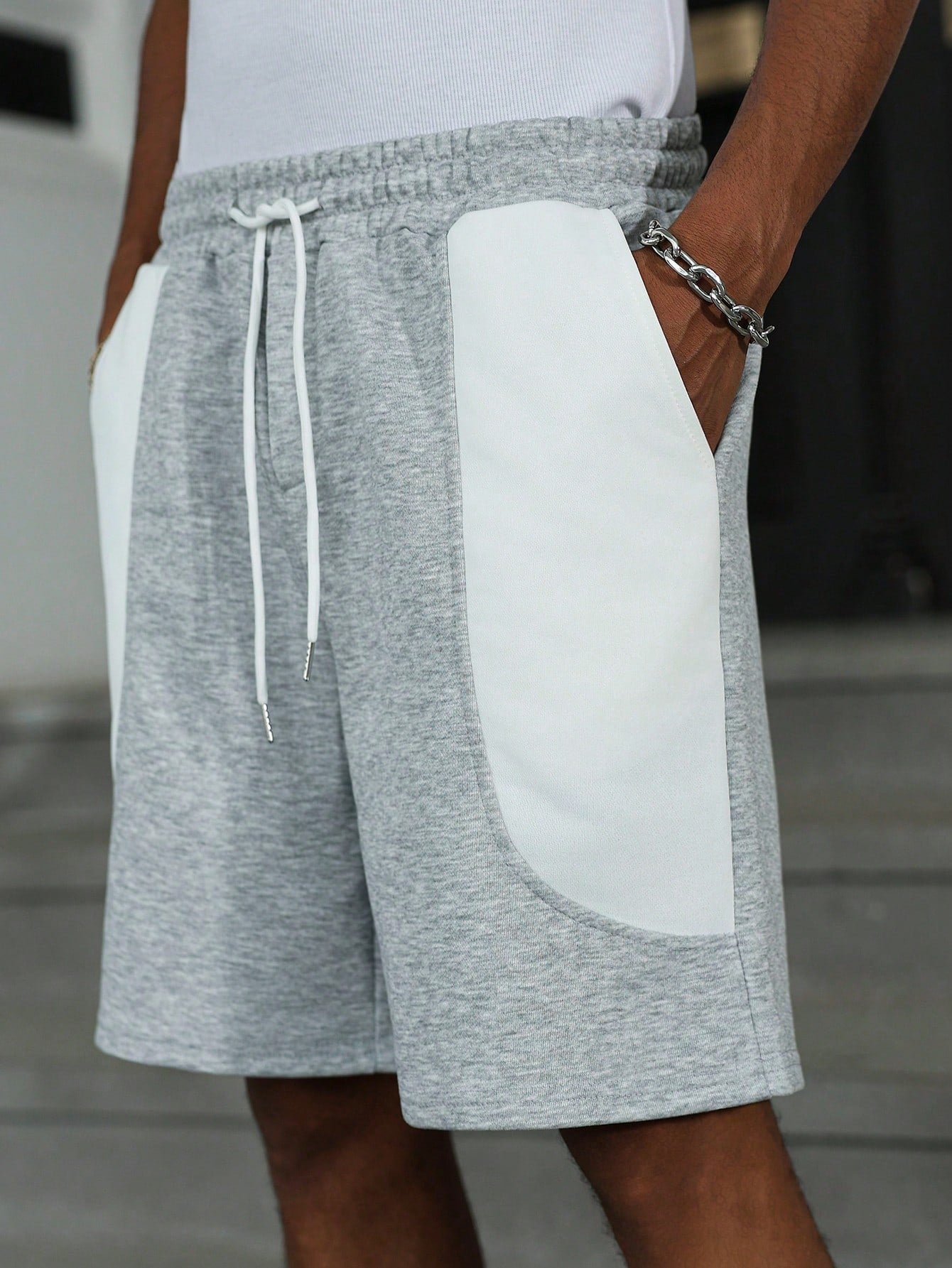 Shorts Masculino Casual Com Design Em Blocos E Cintura Ajustável Shorts Masculino Casual Com Design Em Blocos E Cintura