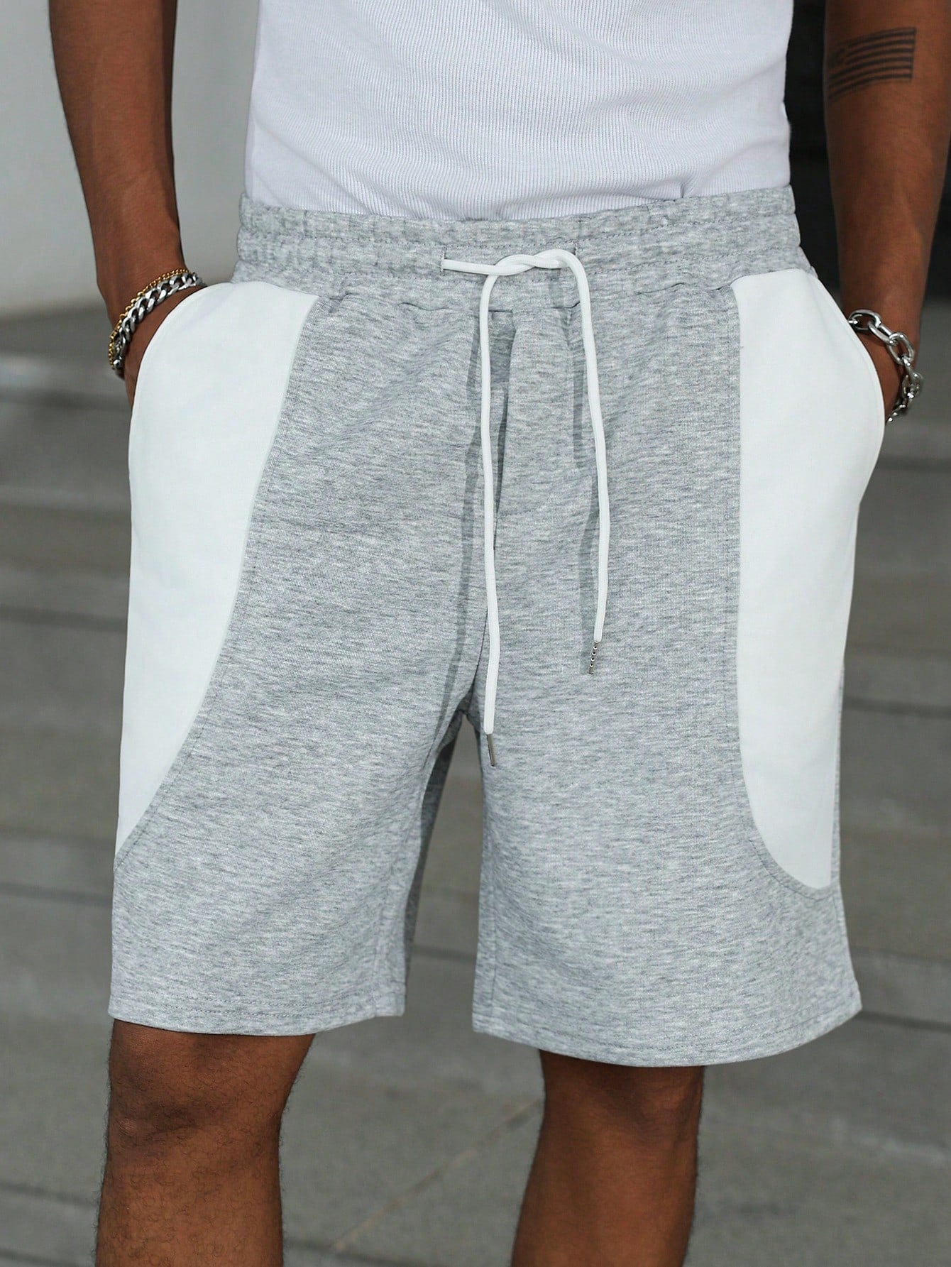 Shorts Masculino Casual Com Design Em Blocos E Cintura Ajustável Shorts Masculino Casual Com Design Em Blocos E Cintura