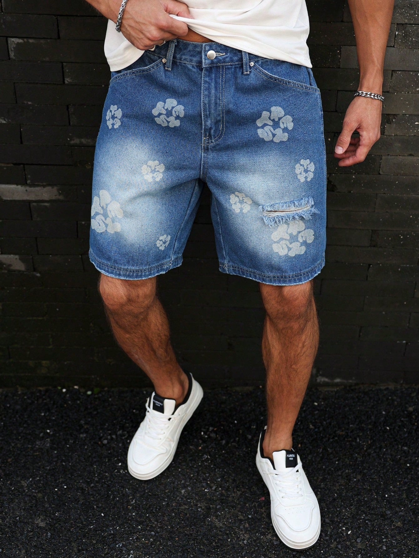 Bermuda Masculina Jeans Estilo Vintage Com Estampa Floral Bermuda Masculina Jeans Estilo Vintage Com Estampa Floral