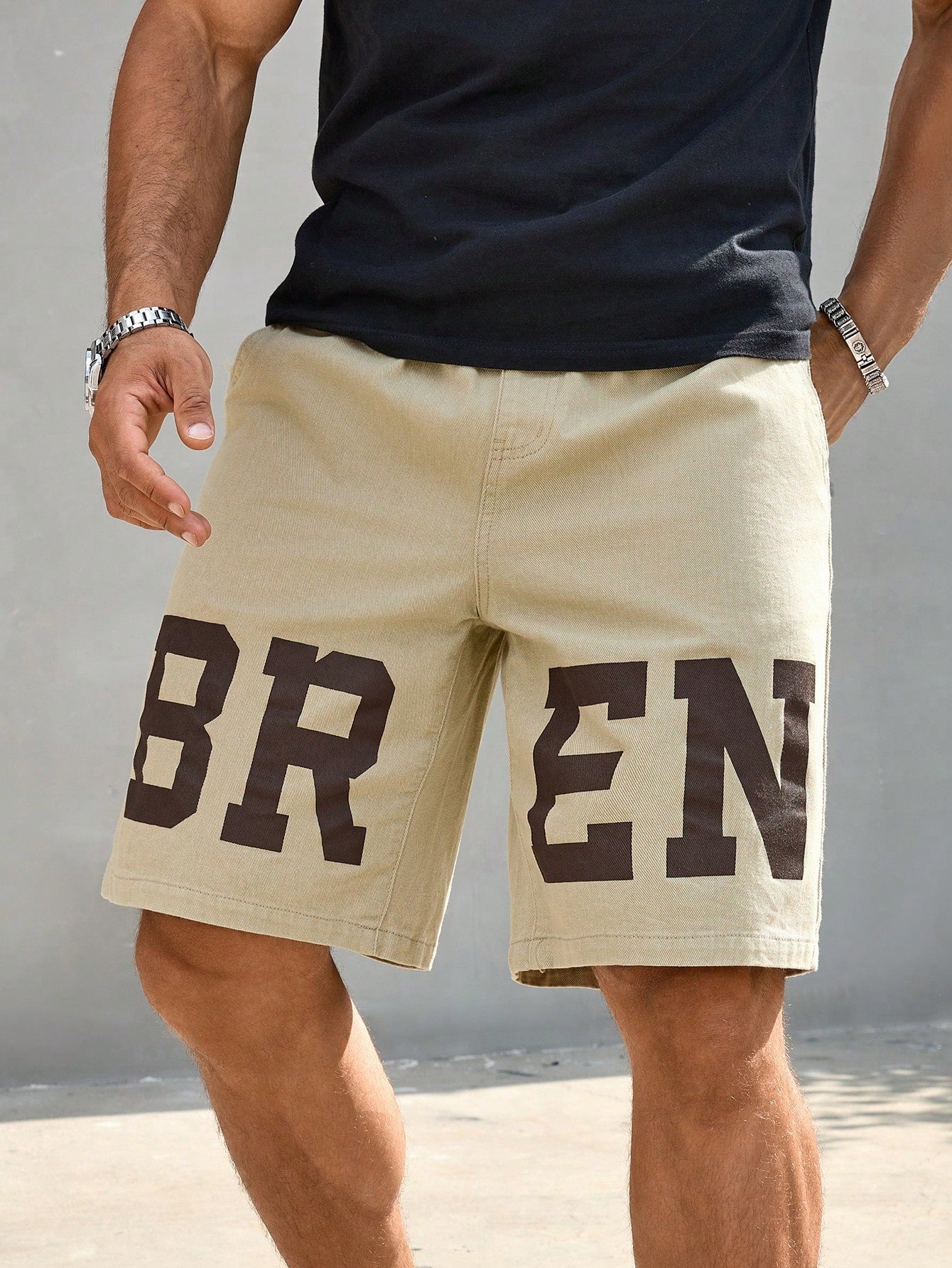 Shorts Masculino Jeans Solto Com Estampa Frontal Lettering Shorts Masculino Jeans Solto Com Estampa Frontal Lettering