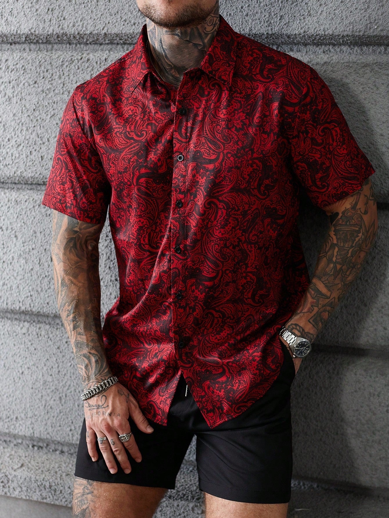 Conjunto Masculino Camisa Manga Curta E Shorts Estampa Paisley Vinho / PP Conjunto Masculino Camisa Manga Curta E