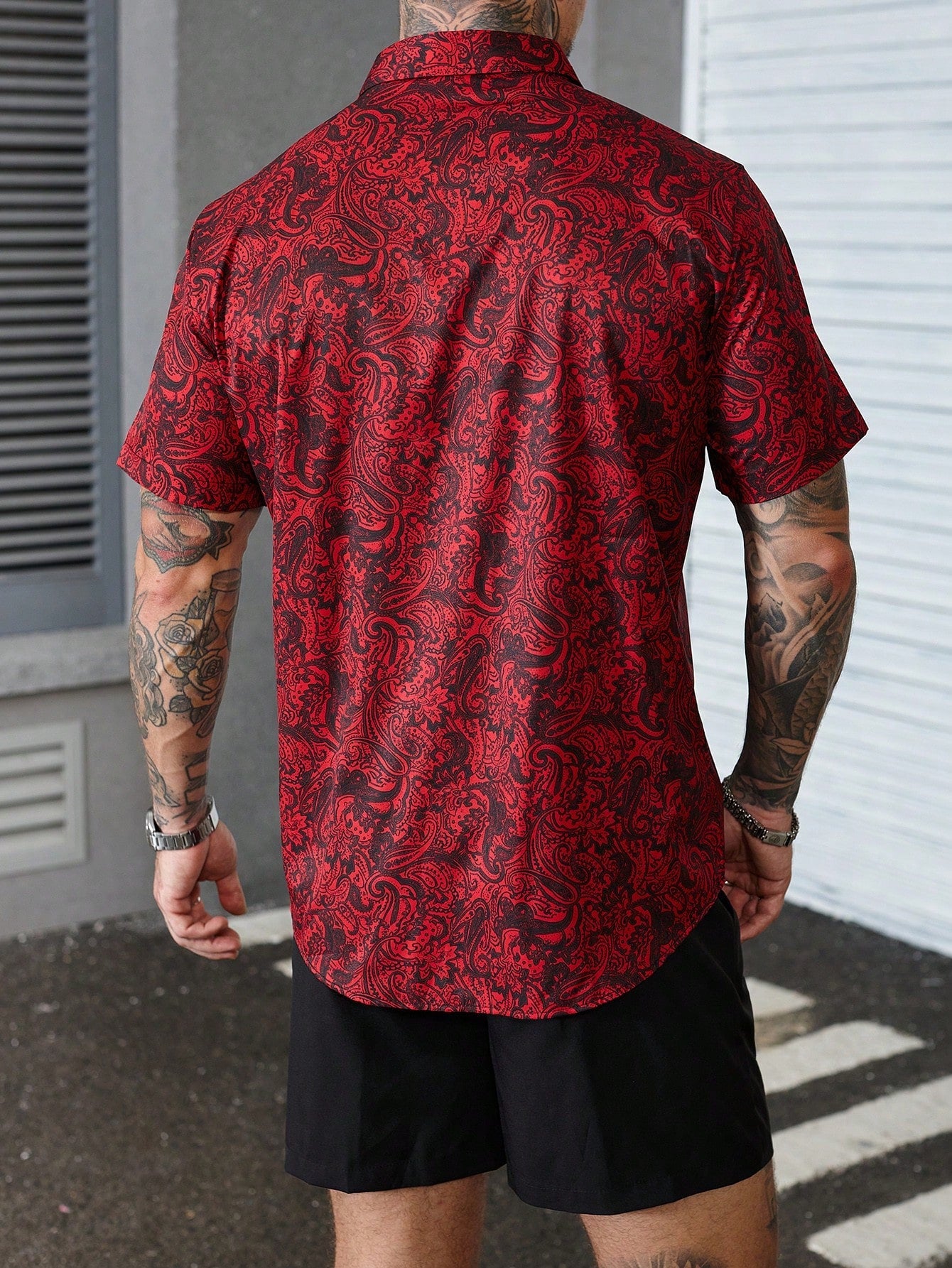 Conjunto Masculino Camisa Manga Curta E Shorts Estampa Paisley Conjunto Masculino Camisa Manga Curta E Shorts Estampa