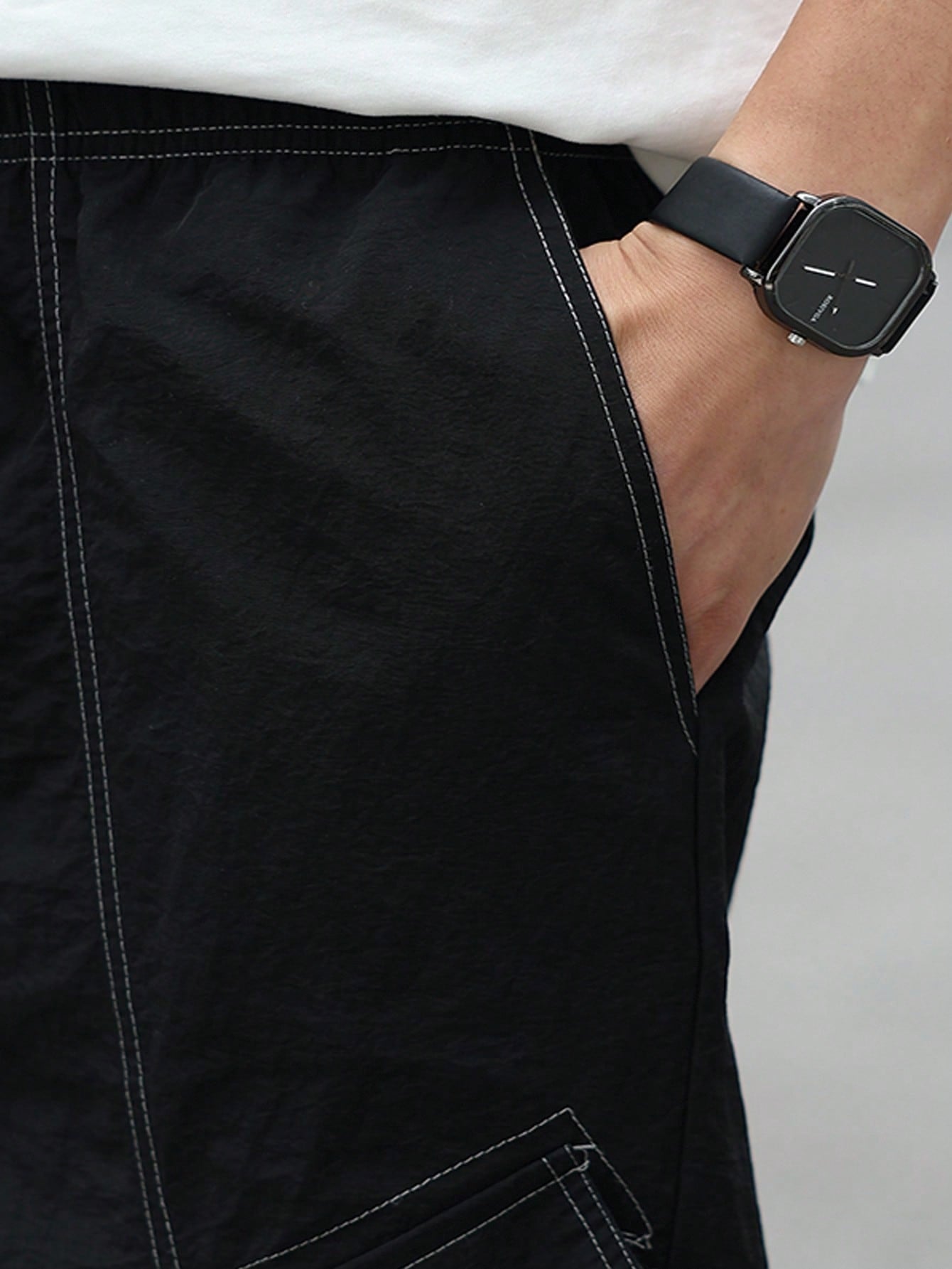 Calça Masculina Cargo Com Costura Marcada E Bolsos Frontais Calça Masculina Cargo Com Costura Marcada E Bolsos Frontais