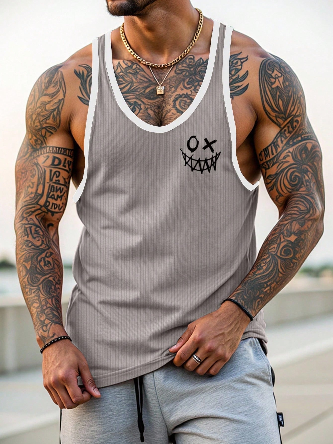 Camiseta Regata Masculina Estampa De Sorriso Gola Ajustada Cinza / PP Camiseta Regata Masculina Estampa De Sorriso Gola