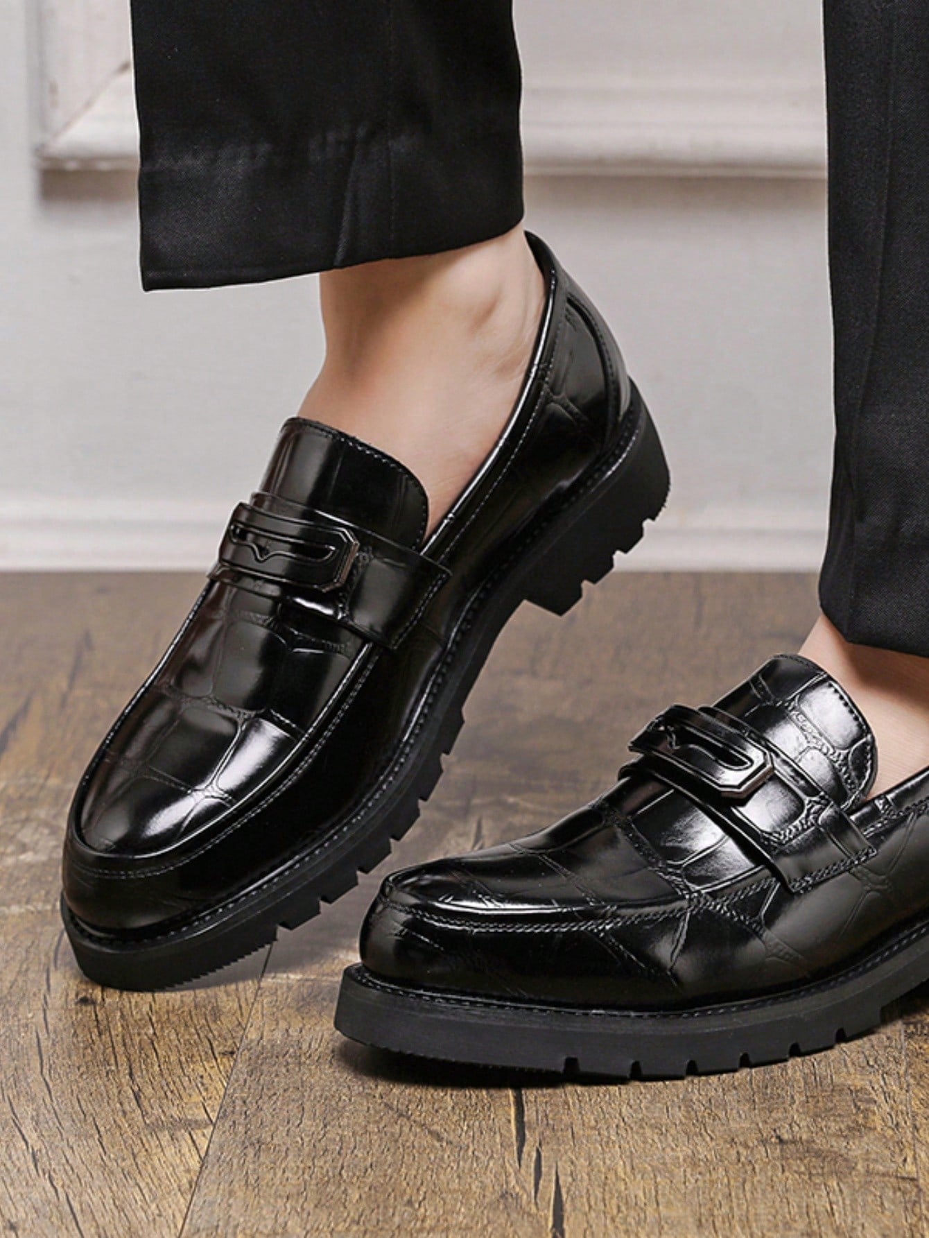 Sapato Masculino Loafer Croco Envernizado Solado Tratorado Sapato Masculino Loafer Croco Envernizado Solado Tratorado