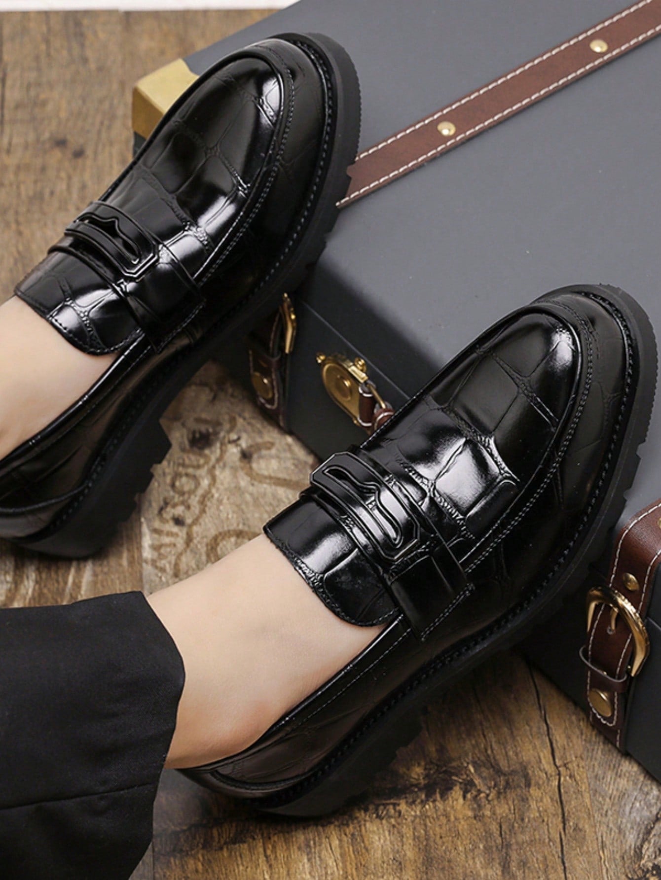 Sapato Masculino Loafer Croco Envernizado Solado Tratorado Sapato Masculino Loafer Croco Envernizado Solado Tratorado