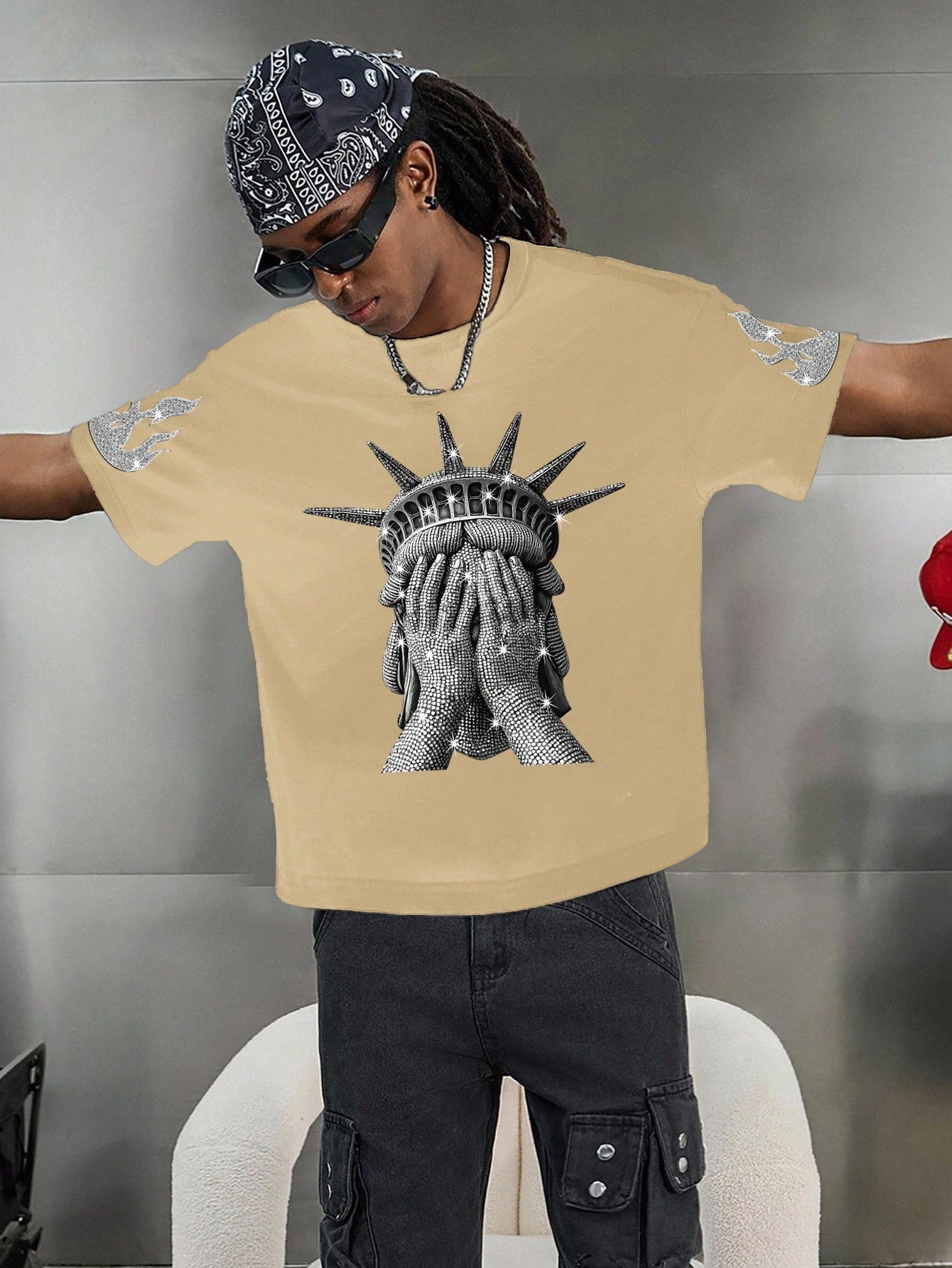 Camiseta Masculina Oversized Estampa Estátua Da Liberdade Bege / PP Camiseta Masculina Oversized Estampa Estátua Da