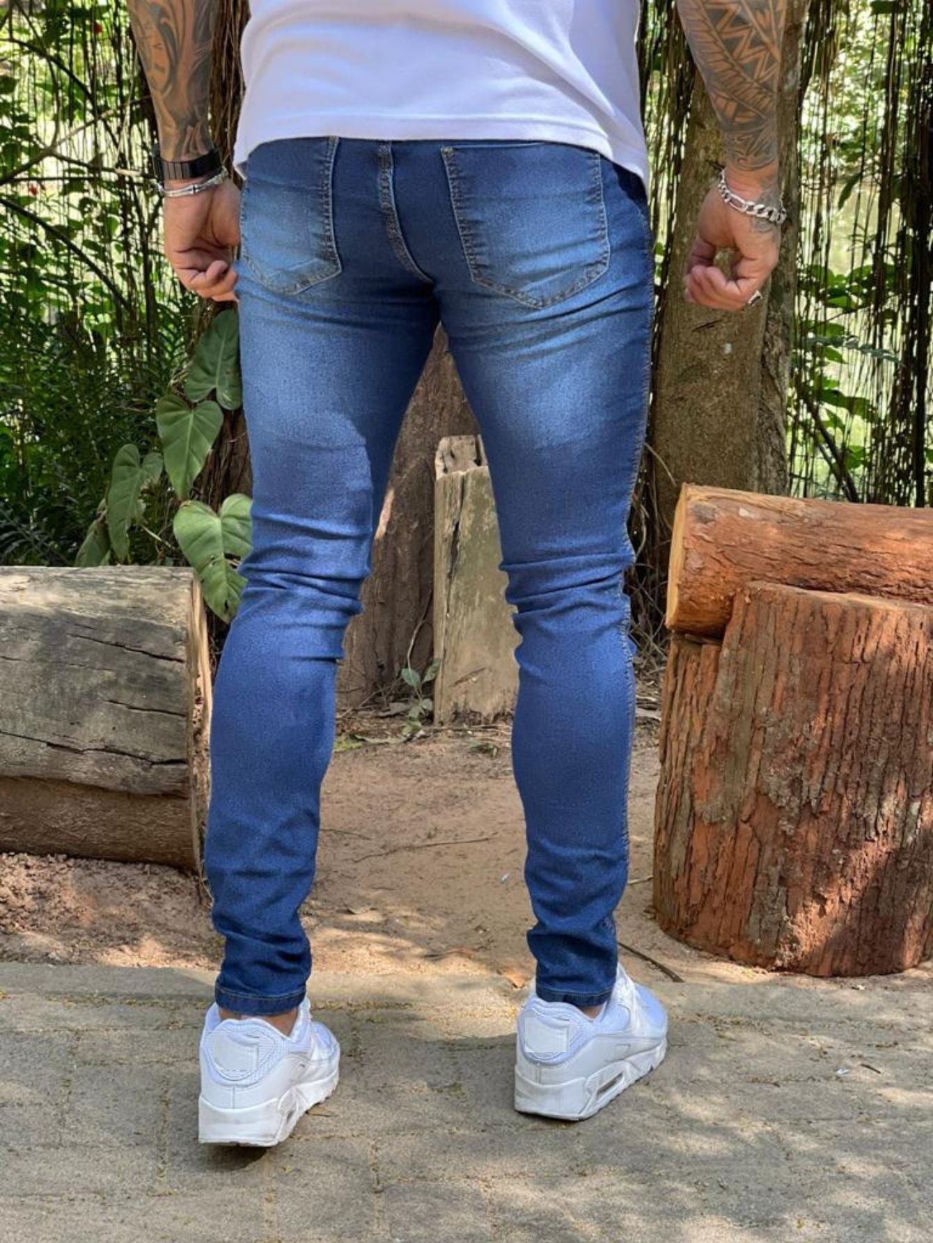 Calça Masculina Jeans Slim Fit Com Costura Tradicional E Ajuste Calça Masculina Jeans Slim Fit Com Costura Tradicional