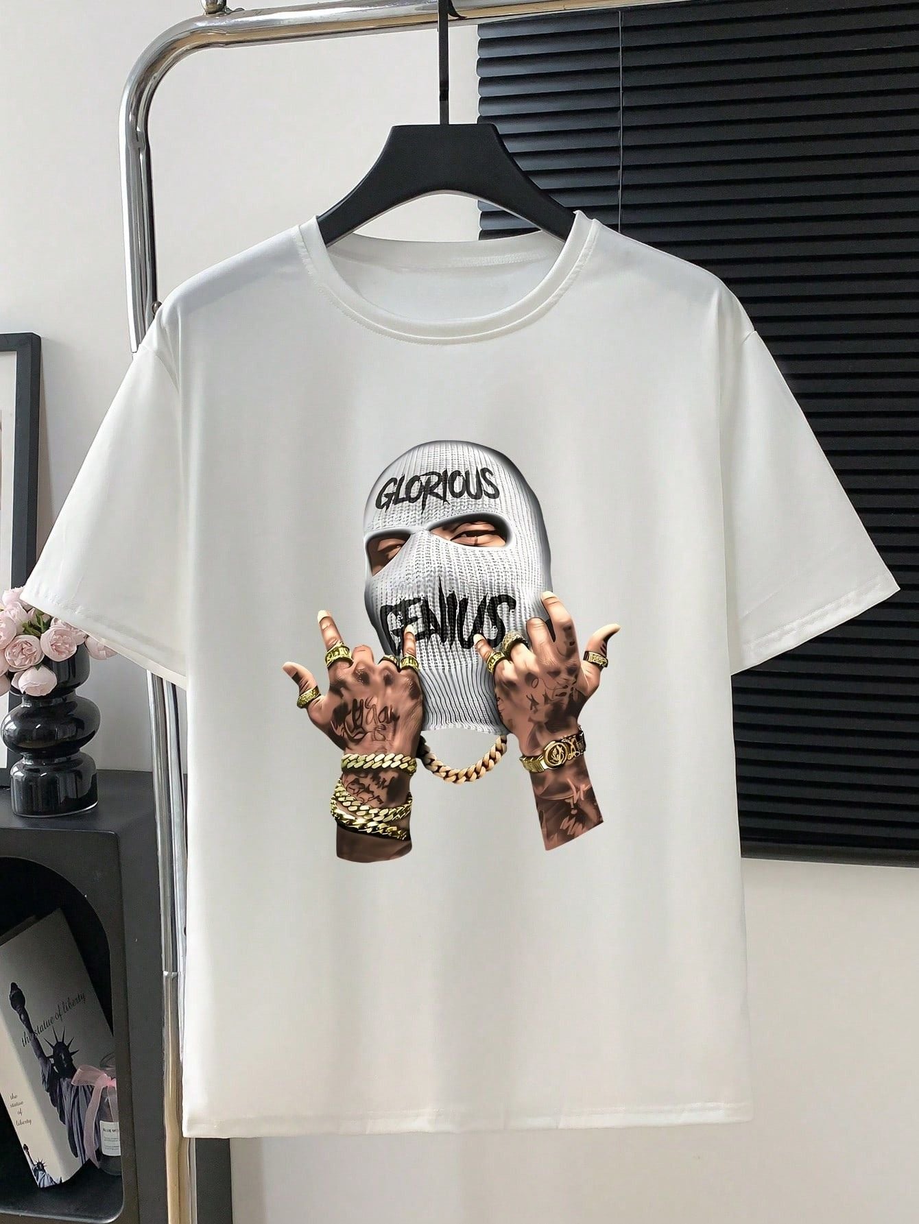 Camiseta Masculina Oversized Estampa Máscara Urbana Branco / PP Camiseta Masculina Oversized Estampa Máscara Urbana