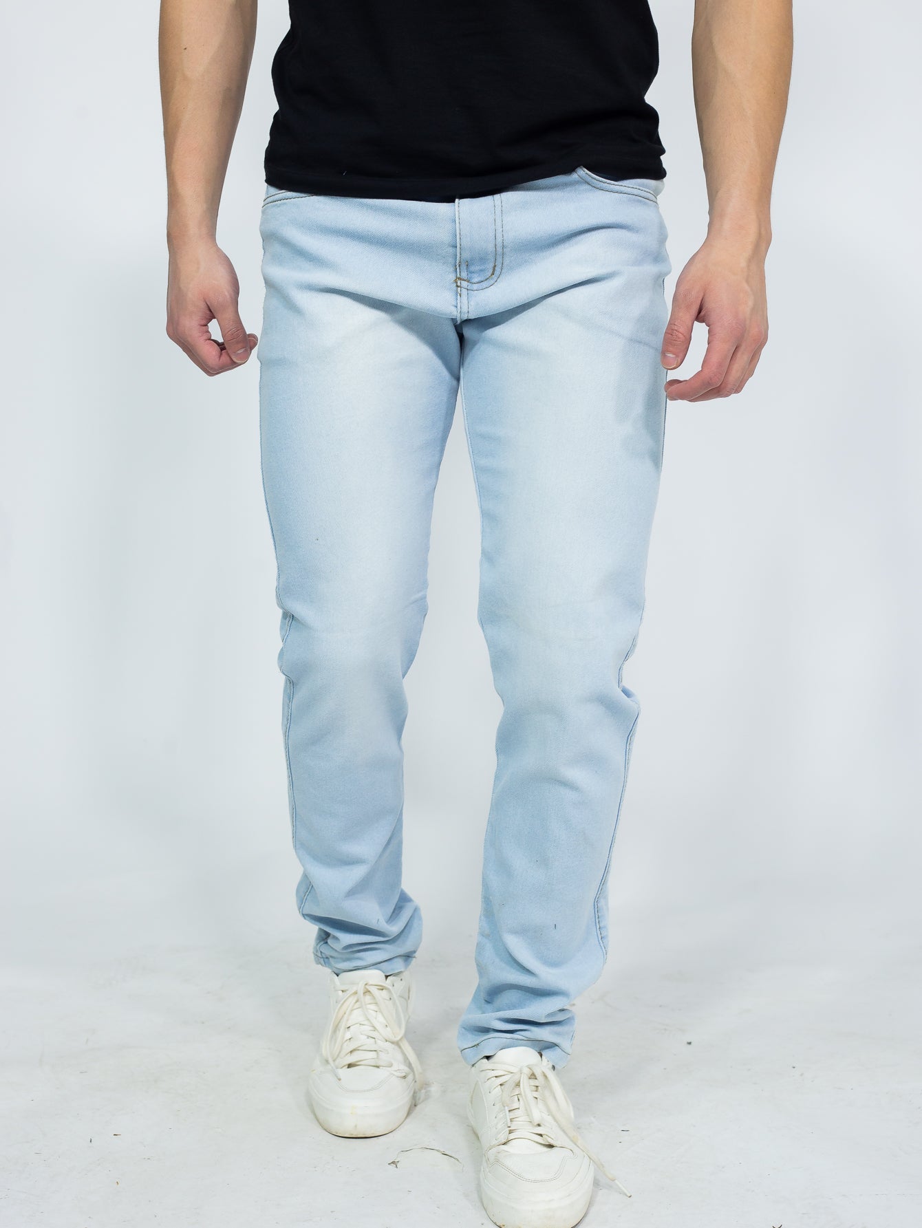 Calça Masculina Jeans Slim Fit Com Cintura Tradicional E Corte Ajustado Lavagem Clara / PP Calça Masculina Jeans Slim
