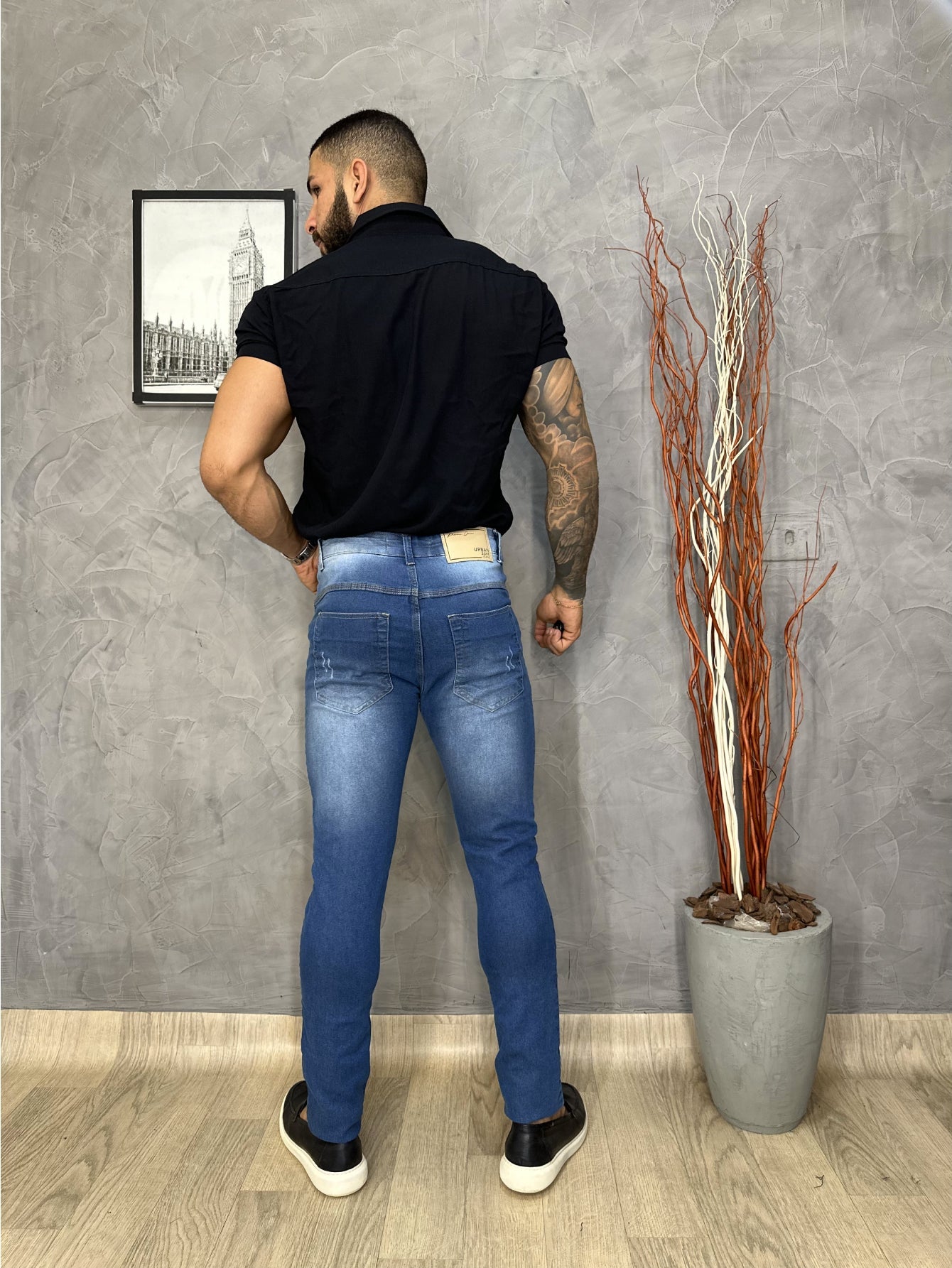 Calça Masculina Jeans Slim Fit Com Lavagem Clara E Estilo Urbano Calça Masculina Jeans Slim Fit Costura Contrastante E