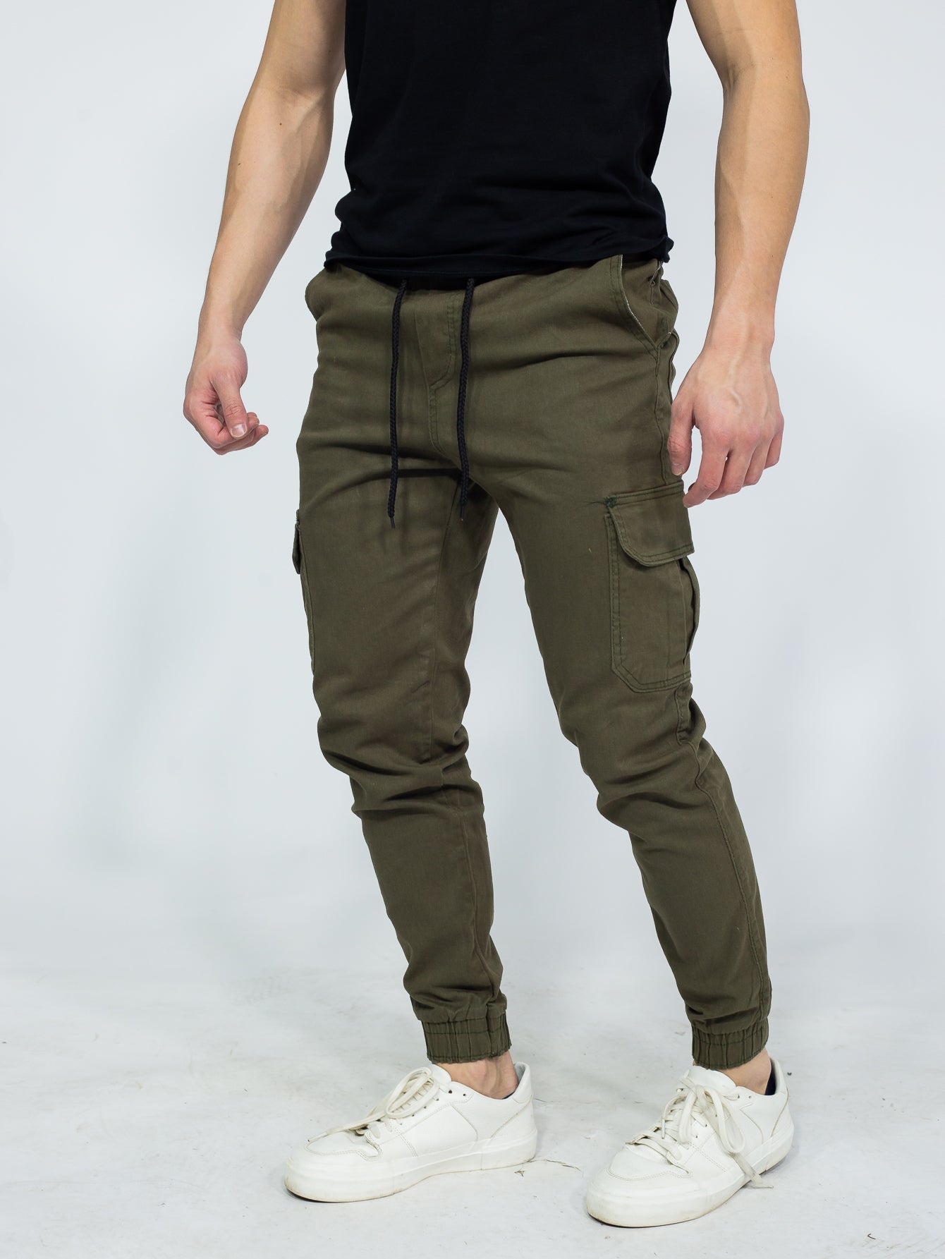 Calça Masculina Jogger Com Bolsos Laterais E Cintura Ajustável Calça Masculina Jogger Com Bolsos Laterais E Cintura
