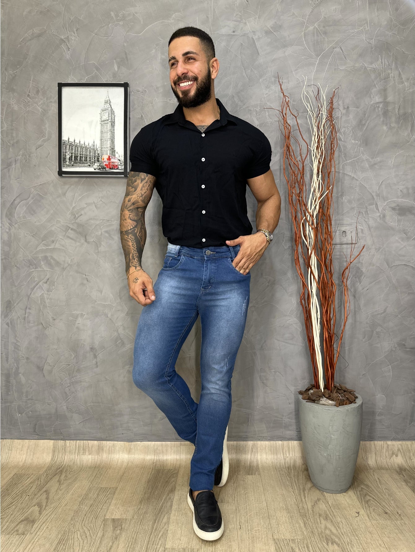 Calça Masculina Jeans Slim Fit Com Lavagem Clara E Estilo Urbano Calça Masculina Jeans Slim Fit Costura Contrastante E