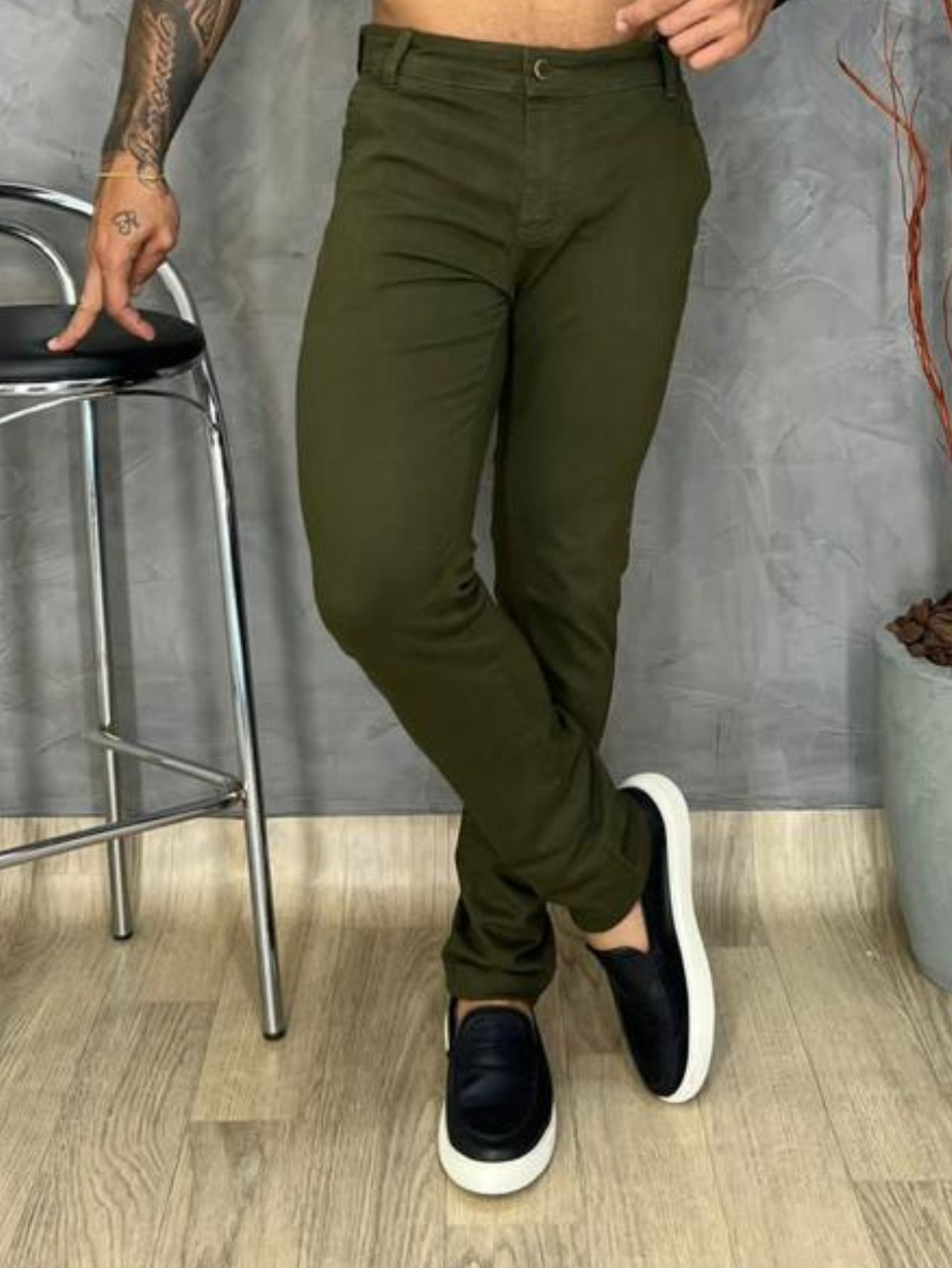 Calça Masculina Jeans Slim Fit Com Rasgos Discretos E Estilo Urbano Calça Masculina Jeans Slim Fit Com Rasgos Discretos