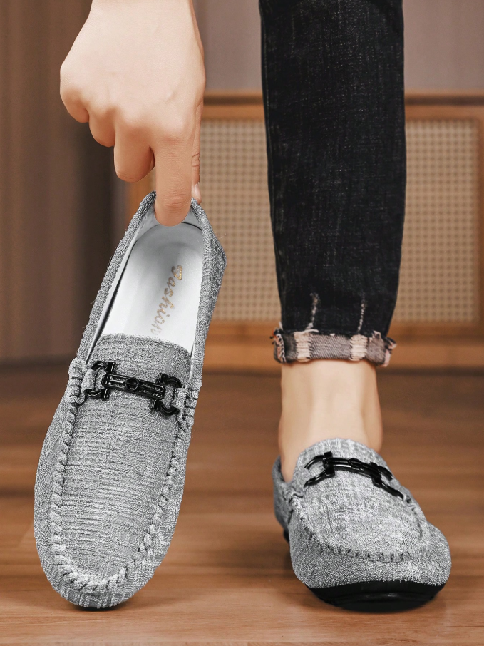 Mocassim Masculino Texturizado Elegante Com Detalhe Metálico Mocassim Masculino Texturizado Elegante Com Detalhe