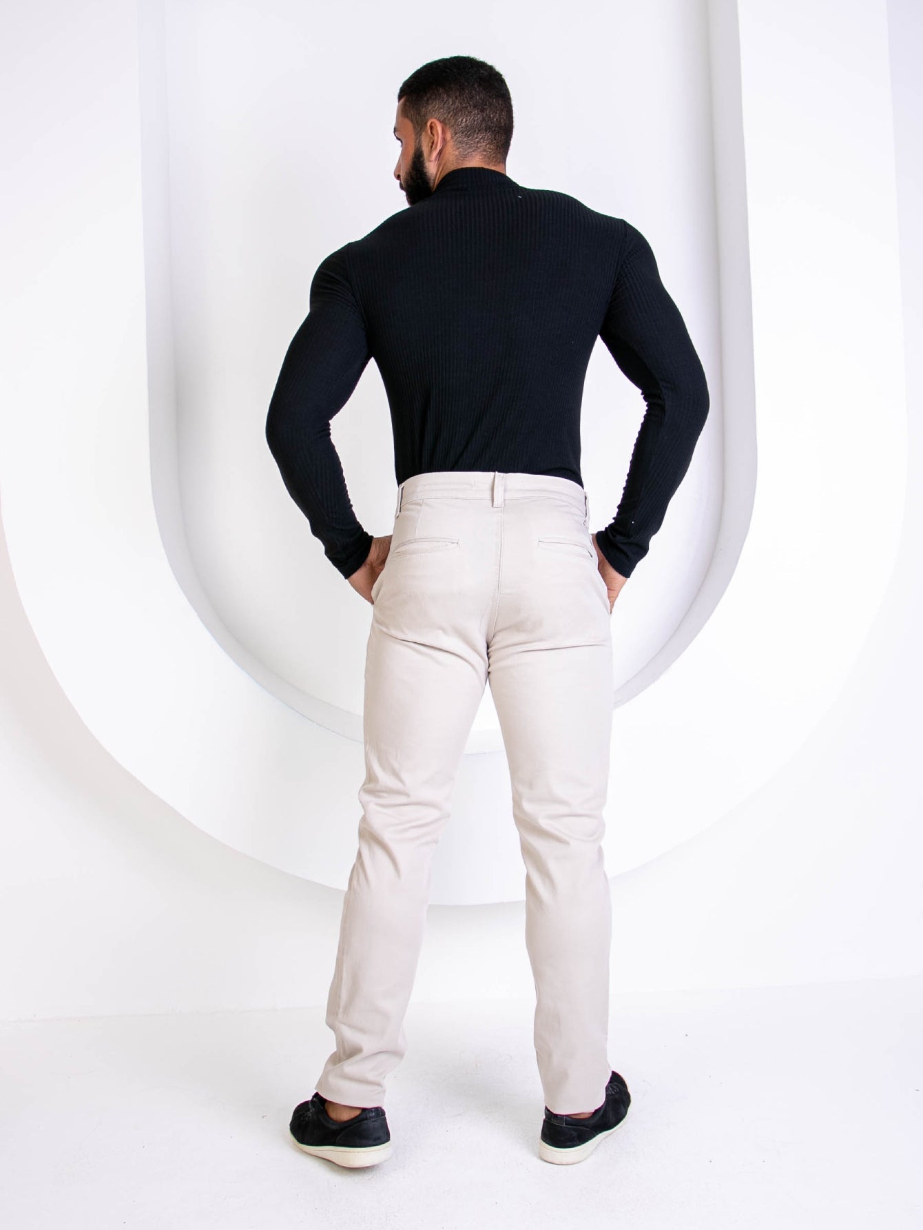 Calça Masculina Jeans Slim Fit Com Rasgos Discretos E Estilo Urbano Calça Masculina Jeans Slim Fit Com Rasgos Discretos