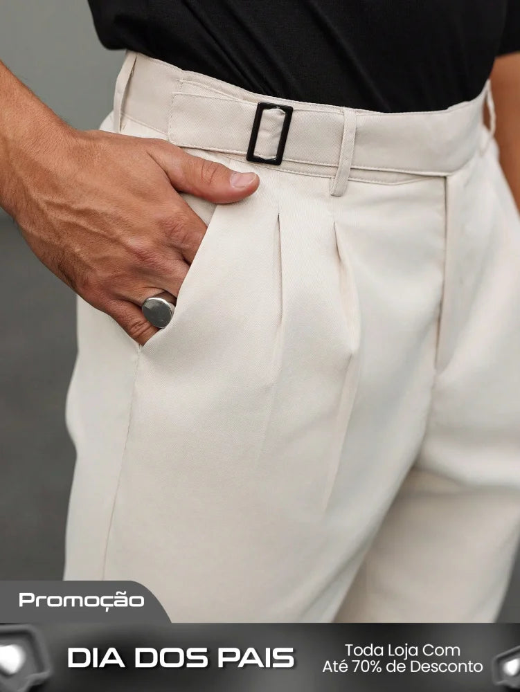 Calça Masculina Alfaiataria Com Cintura Alta E Pregas Frontais Calça Masculina Alfaiataria Com Cintura Alta E Pregas