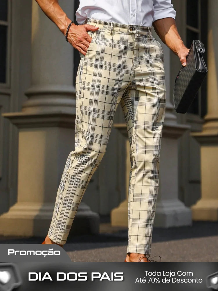 Calça Masculina Alfaiataria Slim Fit Com Estampa Xadrez Tradicional Calça Masculina Alfaiataria Slim Fit Com Estampa