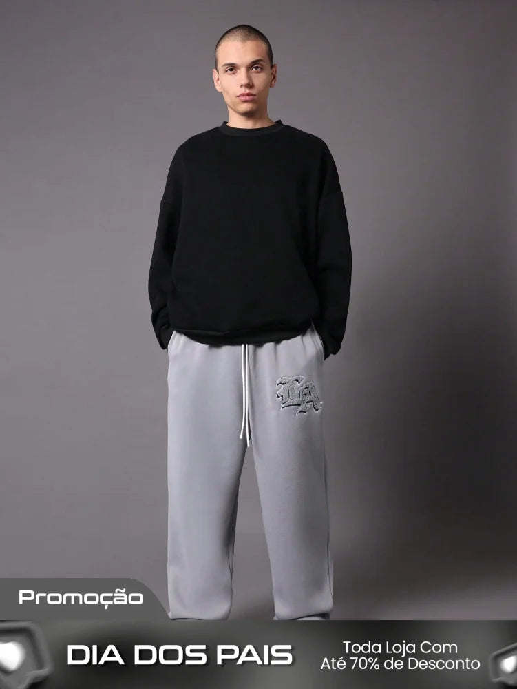 Calça Masculina Wide Leg Com Bordado Estilizado E Cós Ajustável Calça Masculina Wide Leg Com Bordado Estilizado E Cós