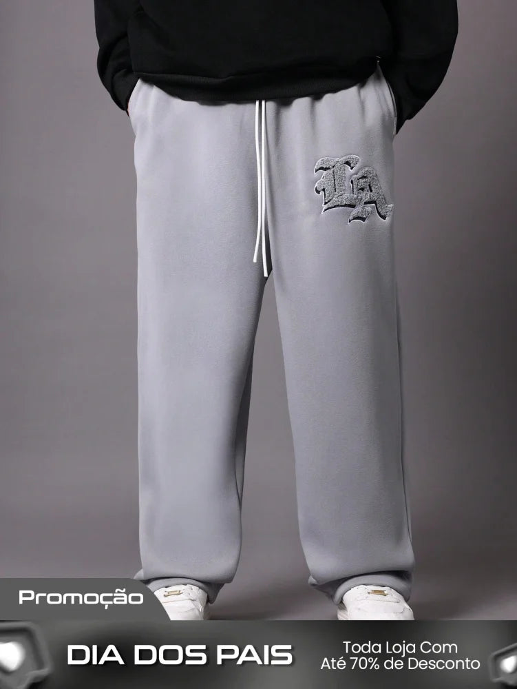Calça Masculina Wide Leg Com Bordado Estilizado E Cós Ajustável Calça Masculina Wide Leg Com Bordado Estilizado E Cós